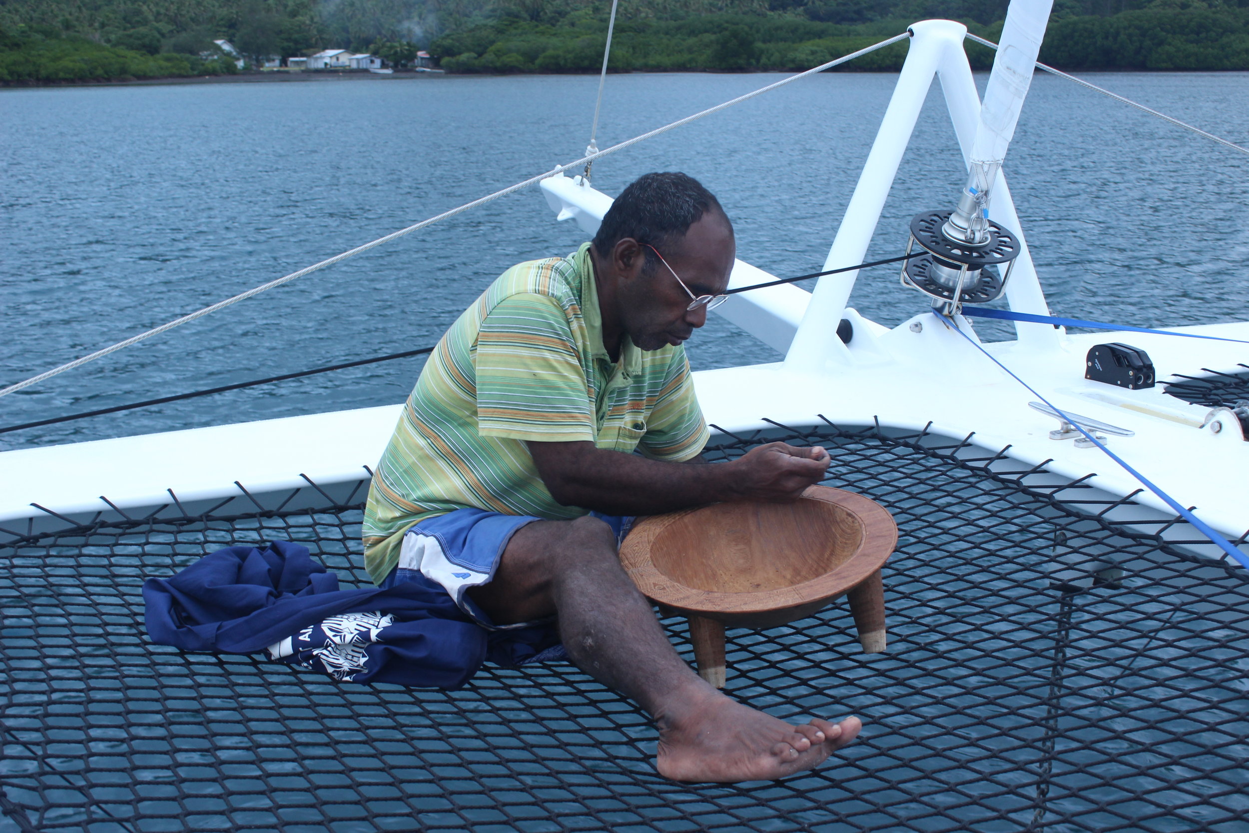 Alfreidi carving us a very cool kava bowl.