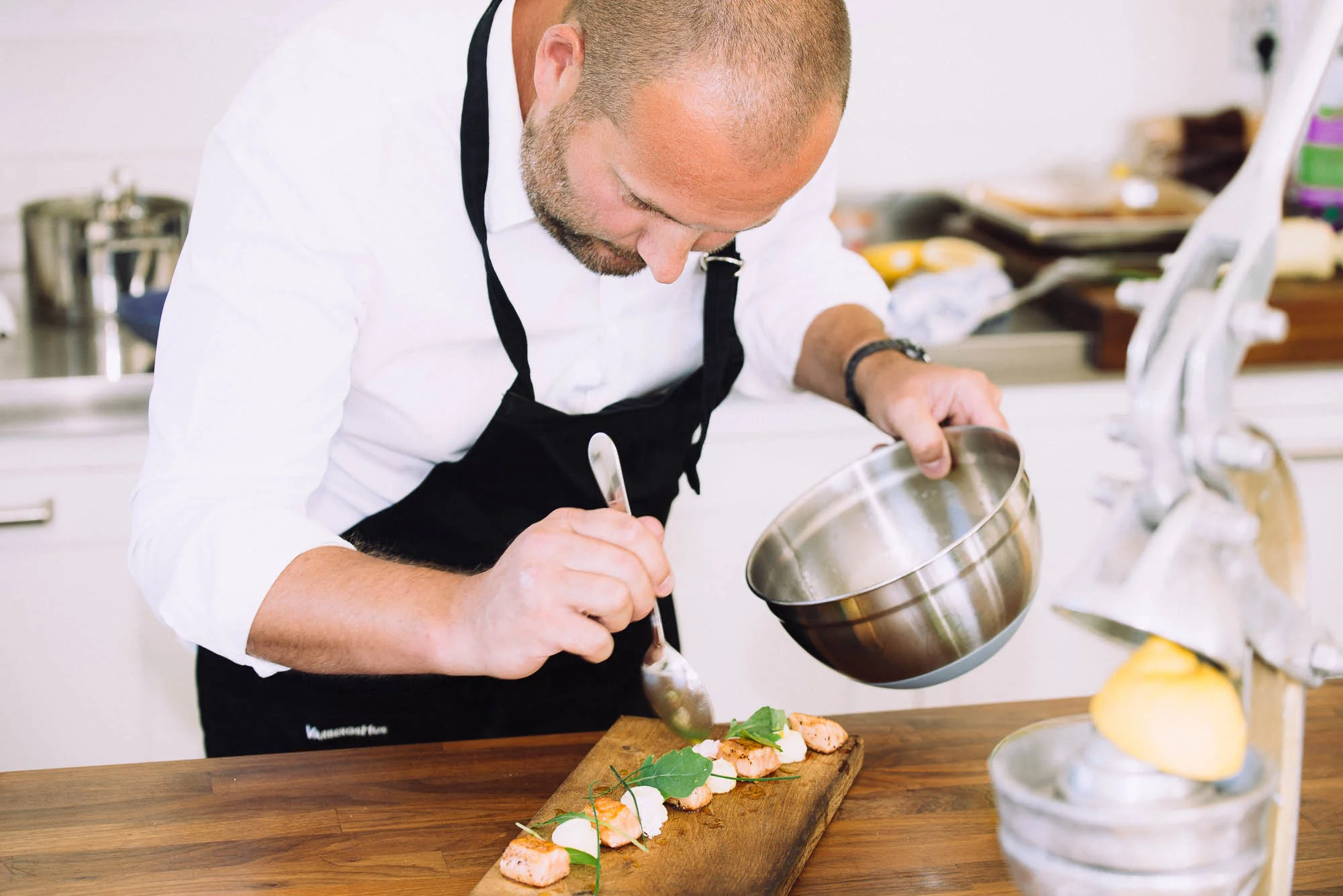 Samtliga recept är skapade av den välrenomerade kocken Henrik Lyberg