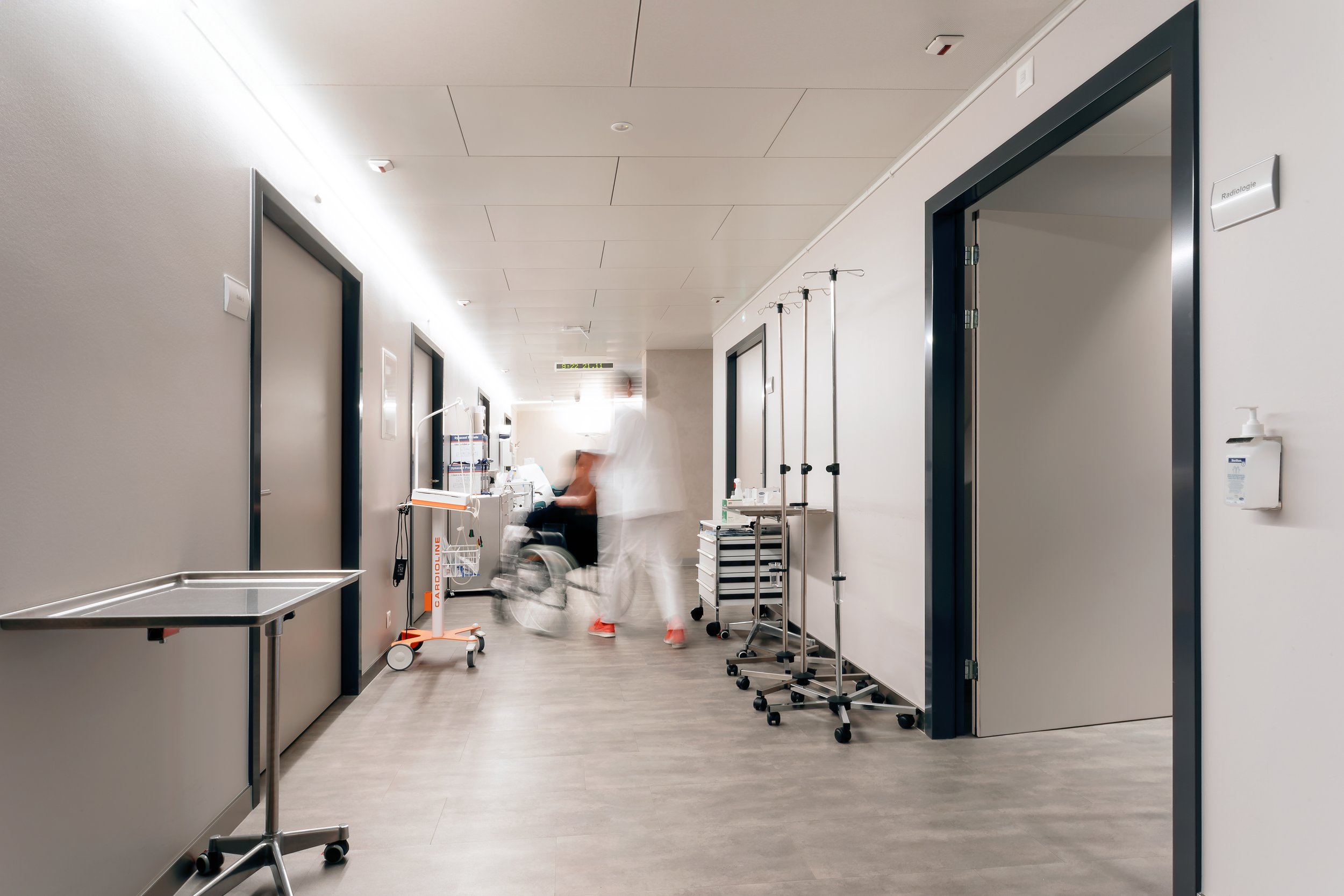 ©WilhemChloe_PascheCoralie Crédits : Photographie : Wilhem Chloé & Pasche Coralie Retouches : Pasche Coralie Client : La Permanence Médicale, Fribourg Date : 2022 – 2023