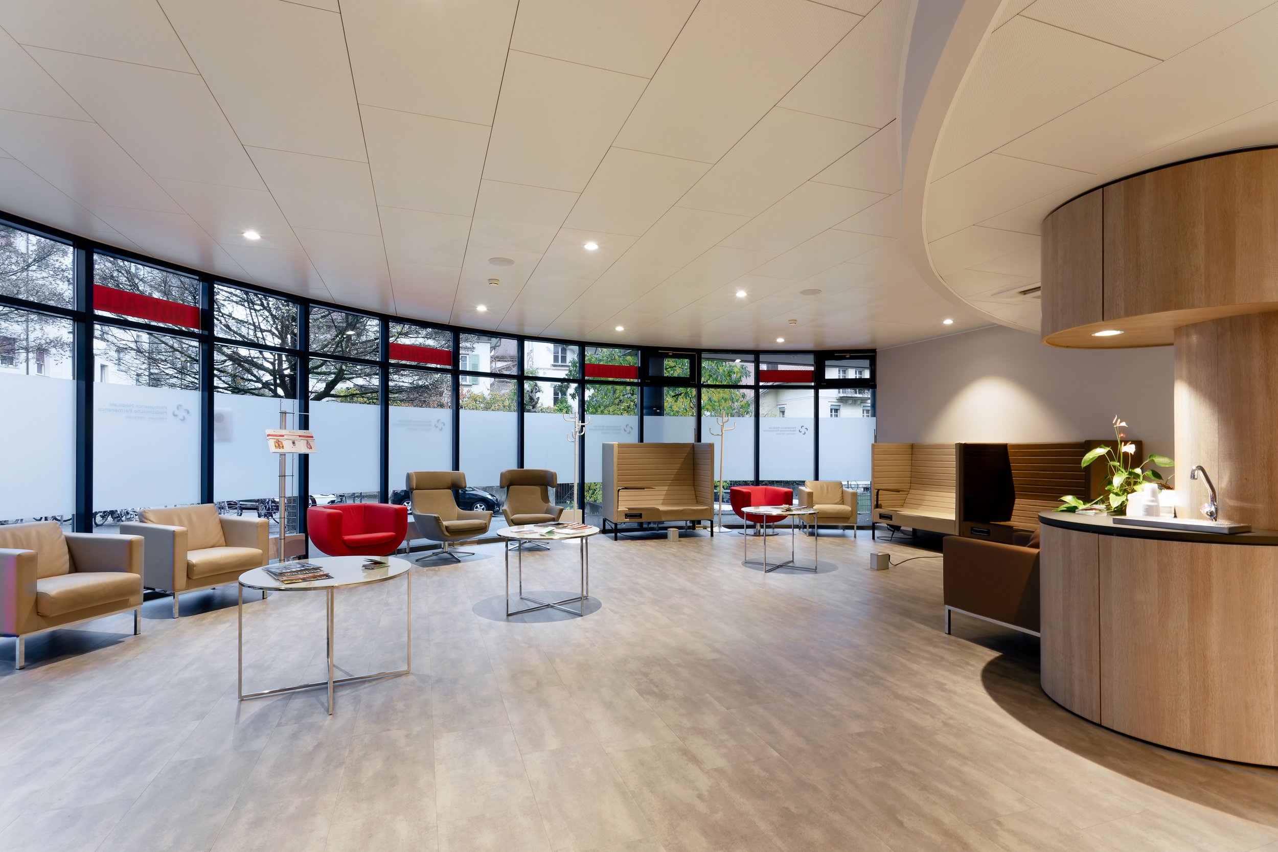 ©WilhemChloe_PascheCoralie Crédits : Photographie : Wilhem Chloé & Pasche Coralie Retouches : Pasche Coralie Client : La Permanence Médicale, Fribourg Date : 2022 – 2023