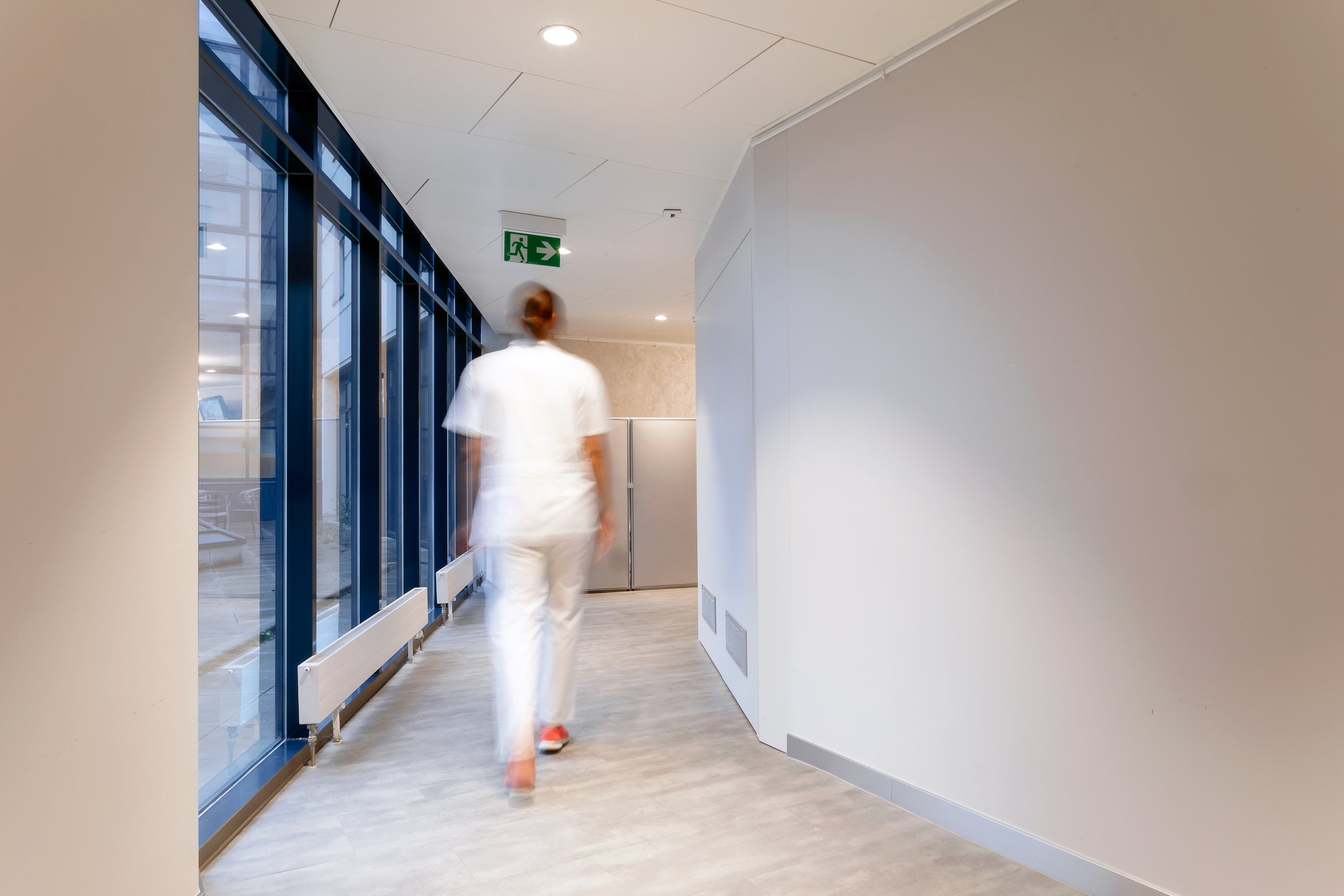 ©WilhemChloe_PascheCoralie Crédits : Photographie : Wilhem Chloé & Pasche Coralie Retouches : Pasche Coralie Client : La Permanence Médicale, Fribourg Date : 2022 – 2023