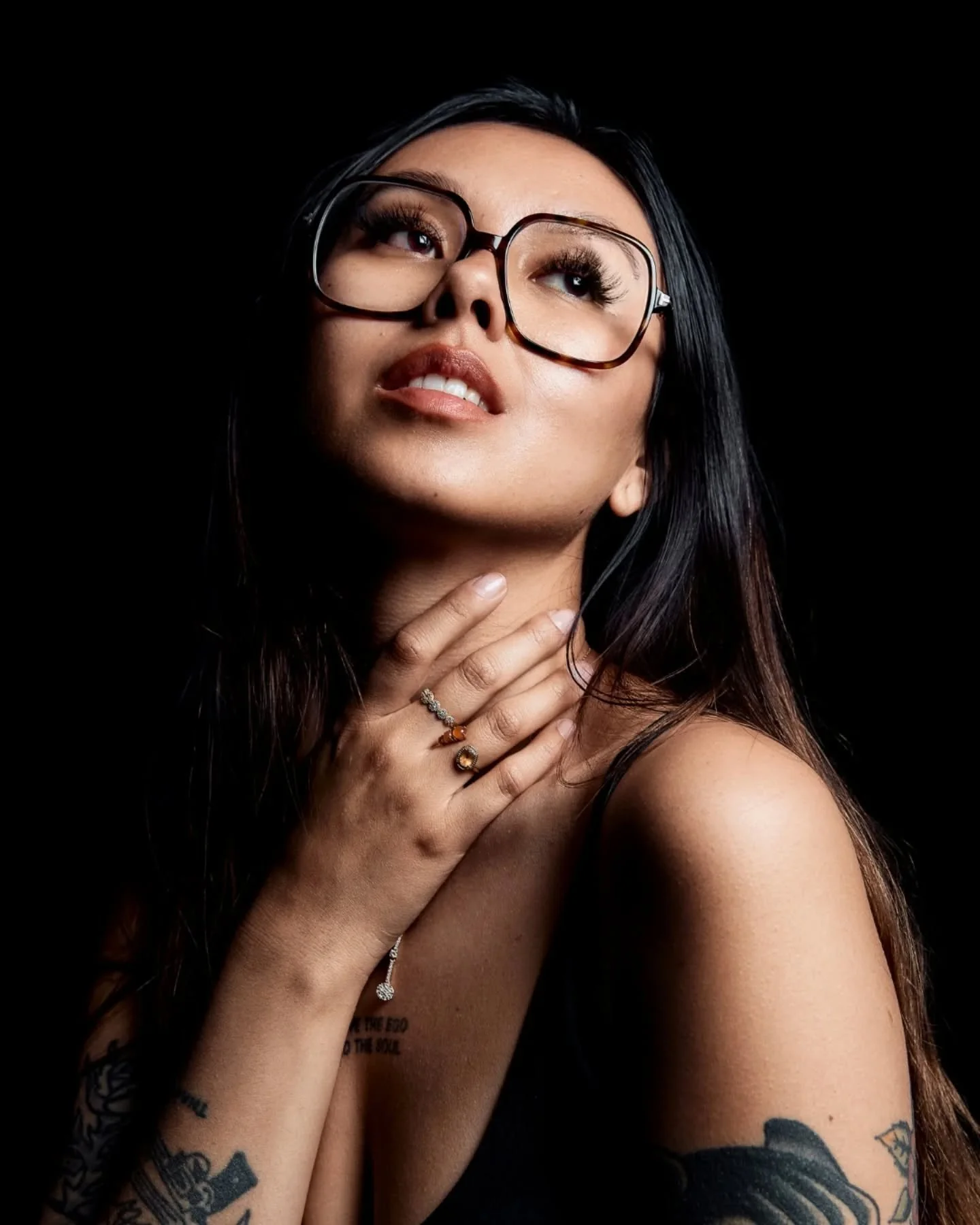 Attitude, lignes fortes et &eacute;nergie brute.
Naomi, tu as tout donn&eacute; devant l&rsquo;objectif.
Merci &agrave; toi &mdash; trop contente du rendu 🖤 

________________________
#photographeSuisse #portrait #StudioPhoto