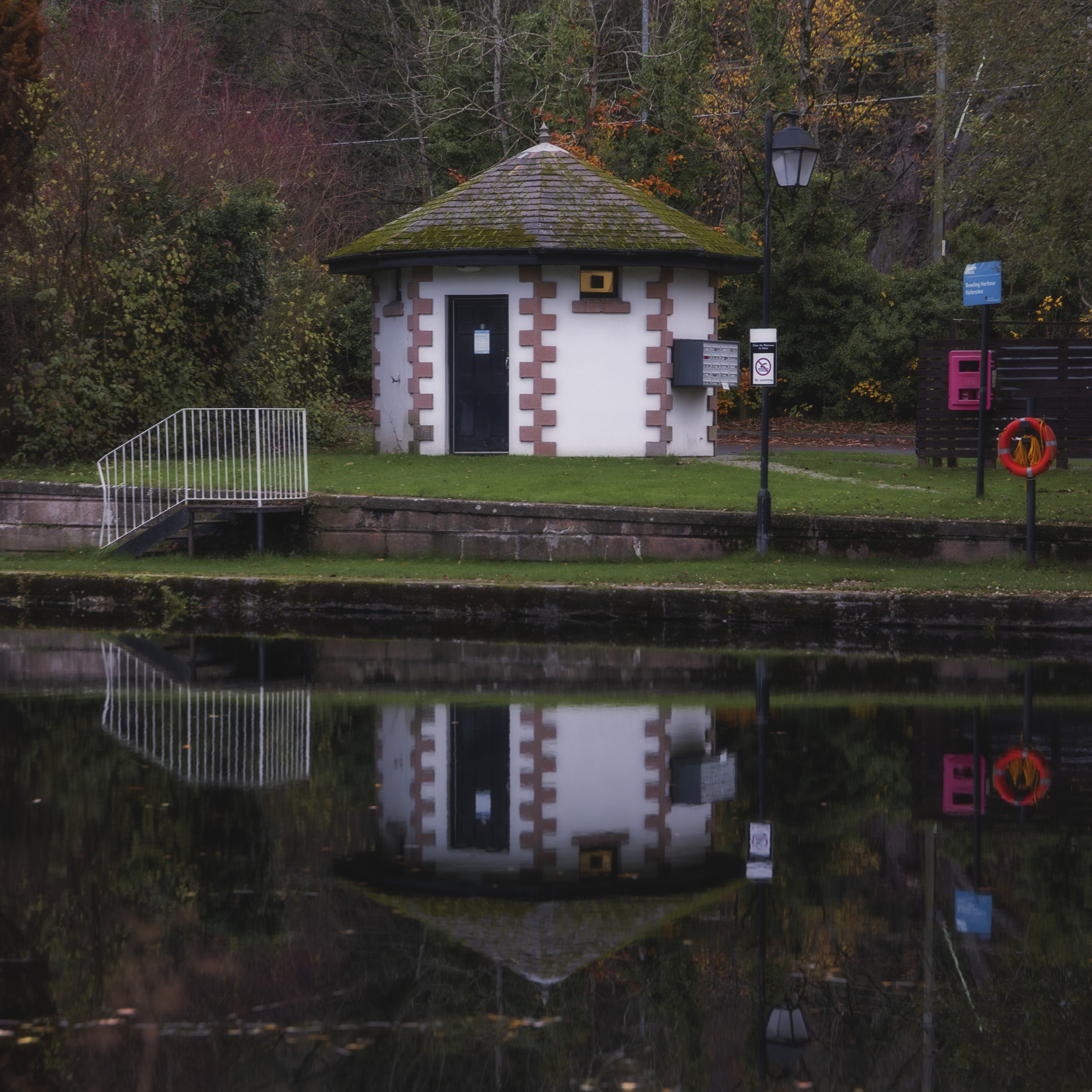 Lock keepers cottage Bowling Harbour