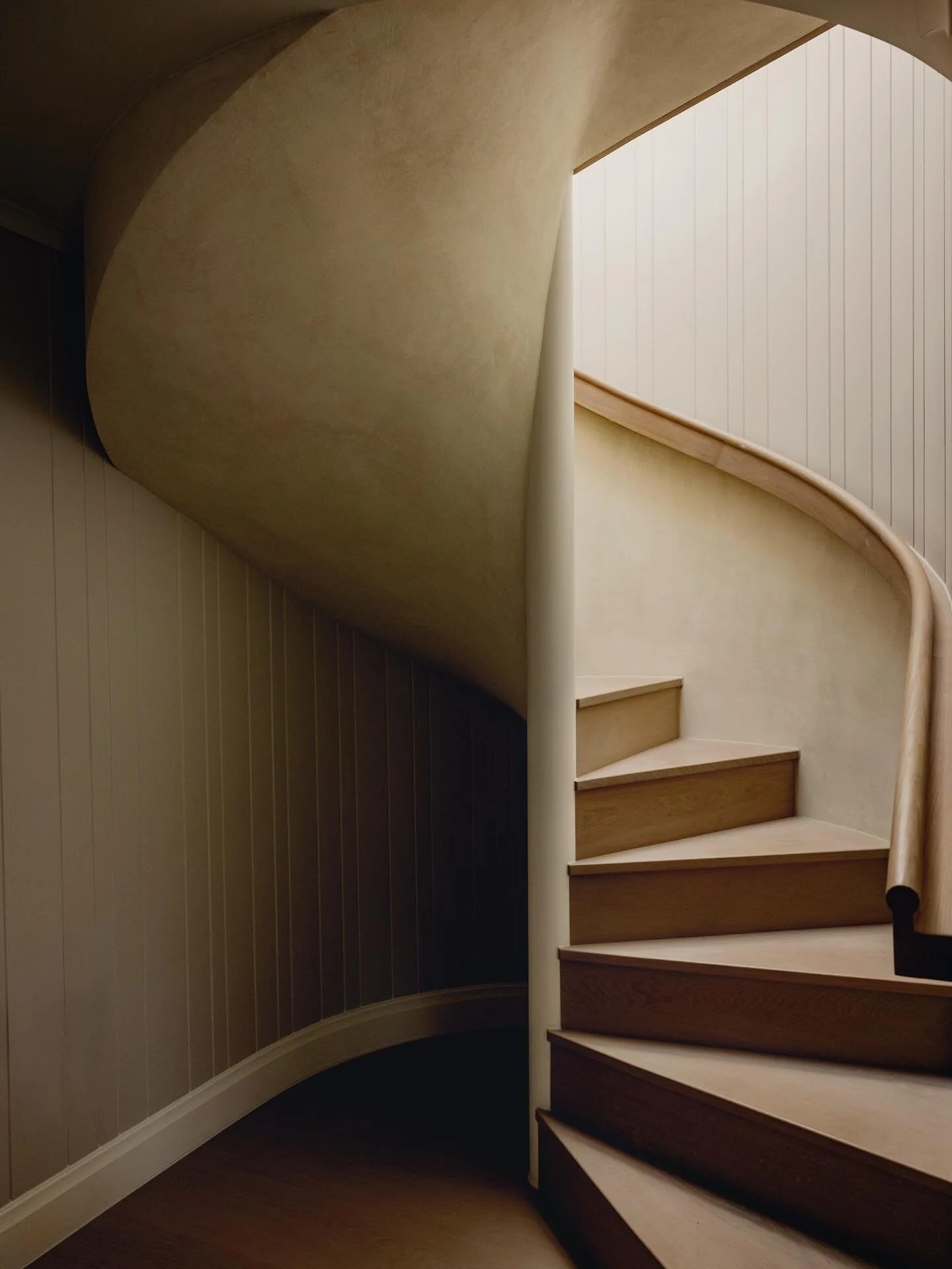 Some details of a project designed by @moxey.associates and @i_d_lab - shot this summer in Dorset. Looking forward to sharing more pictures from this incredible house.