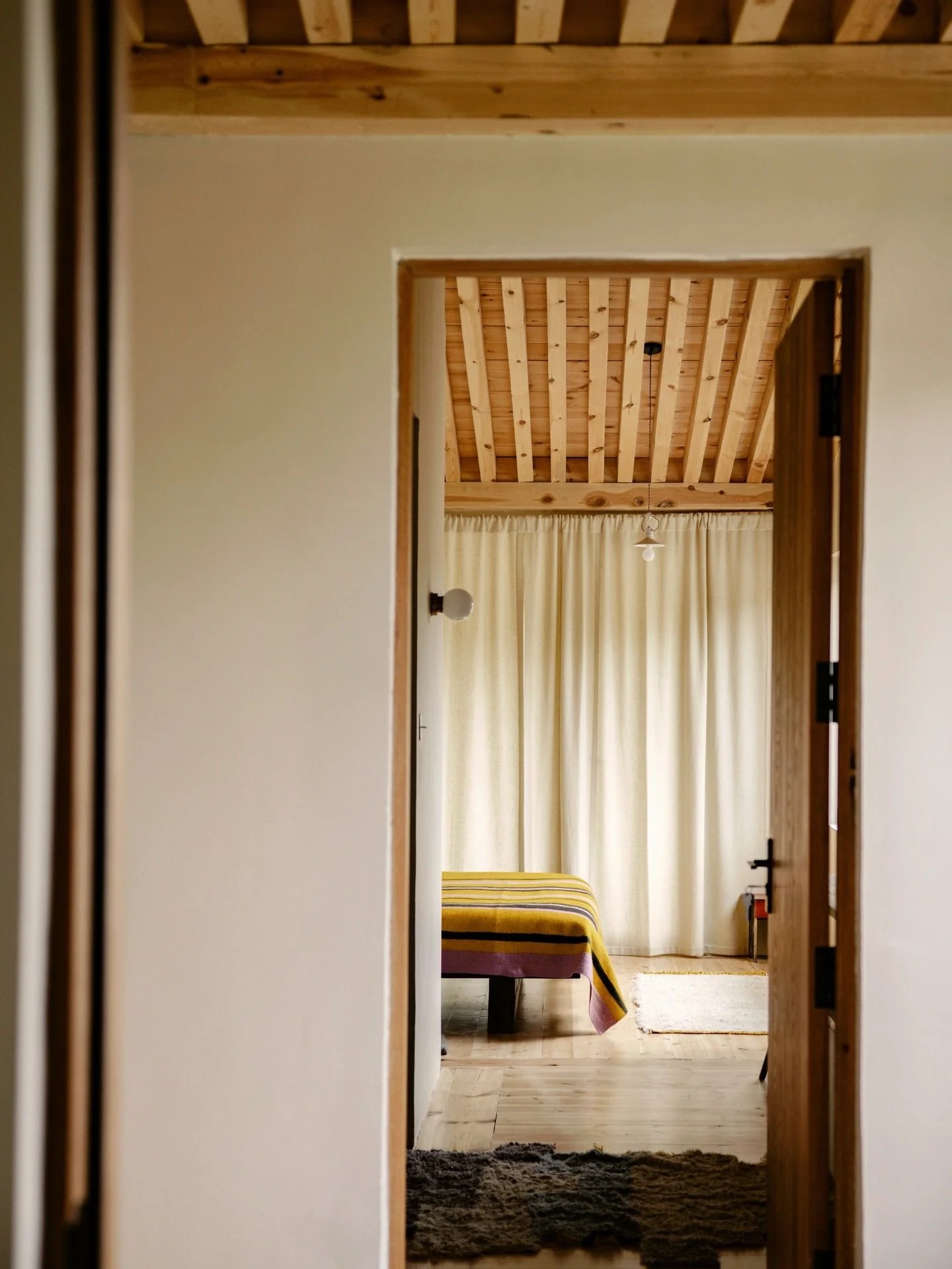 Smells like pine, musk and mountain air. Love this building, the @norlha_atelier residency space for artists.