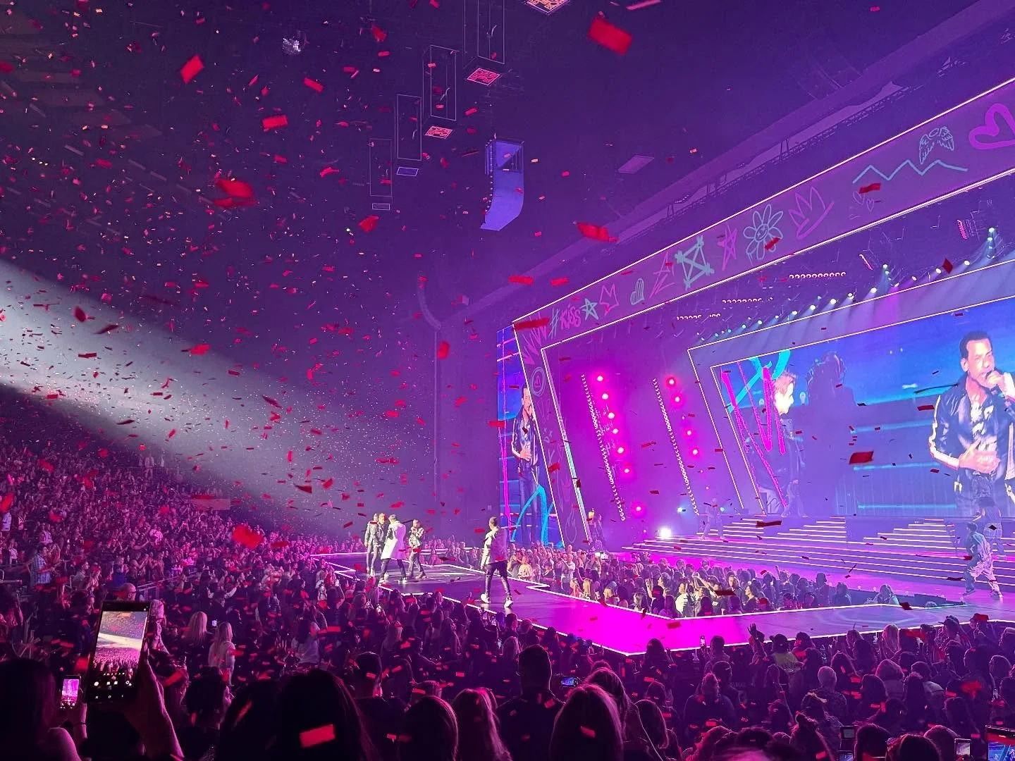 Interrupting my regularly scheduled book content for the Vegas photo drop. Booked with one of my friends to see my queen, Kelly Clarkson, and then found out NKOTB was playing the day we got in, so bought tickets for that show too. Both shows were so 