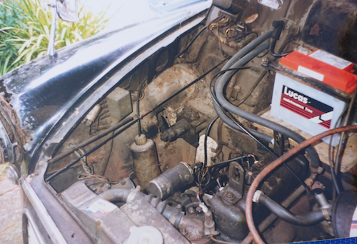 Resized_Morris_Minor_traveller_pre-restoration.png
