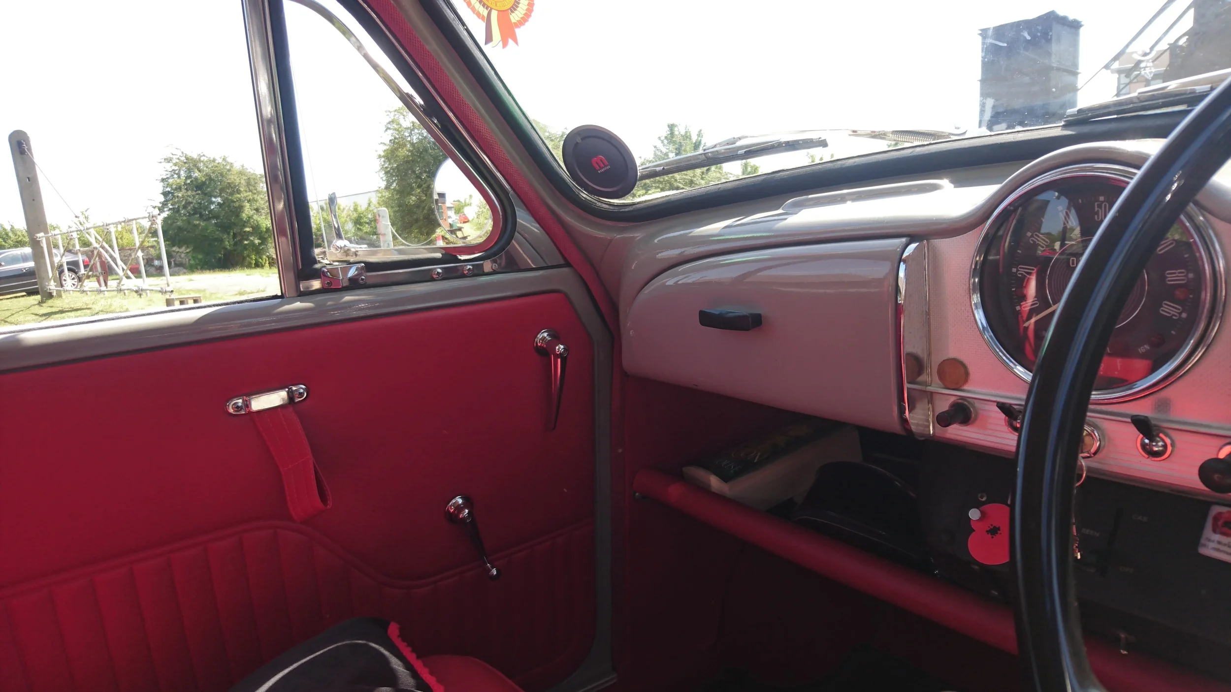 1966_Morris_Minor_interior_passenger_seat.JPG