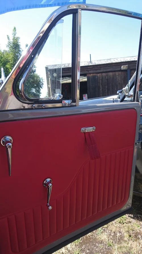 Morris_Minor_door.JPG