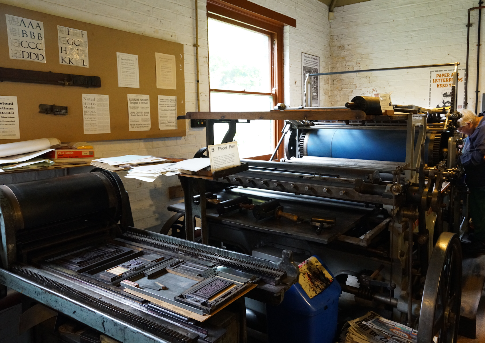 6CMT_print_shop_graphic_printing_presses.png