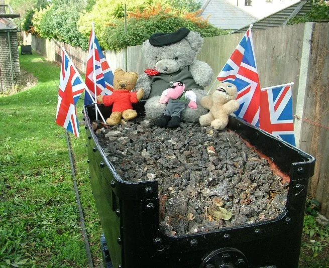 Teddy Bear Adventures: Ash Railway Rides and Science for Bears