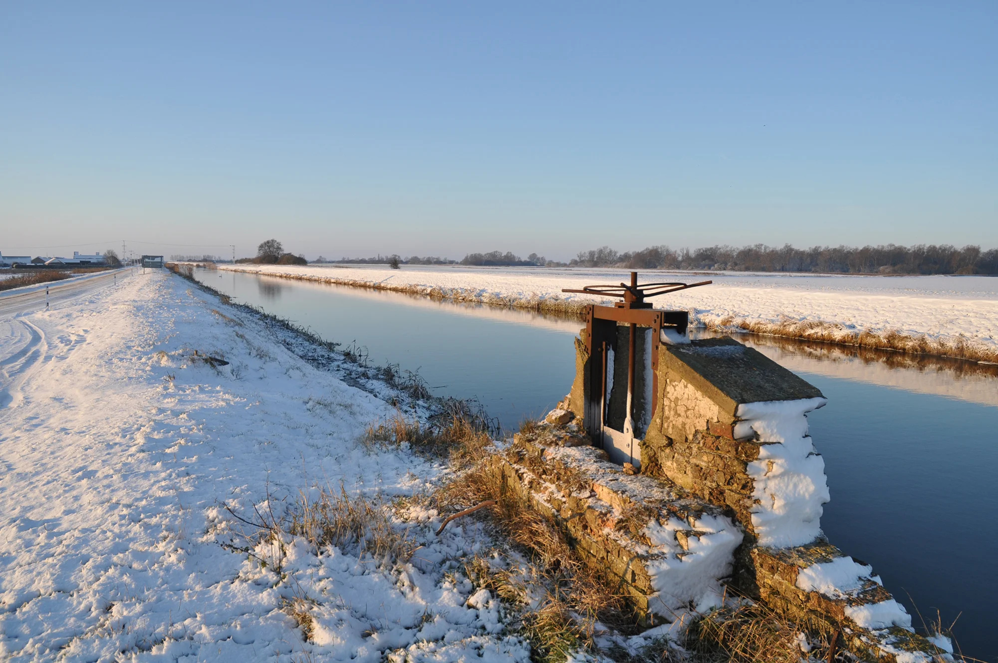 Sluicegate, on the Sixteen Foot.jpg