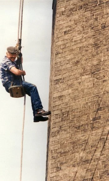 Fred Dibnah in harness CMT May 1992.JPG
