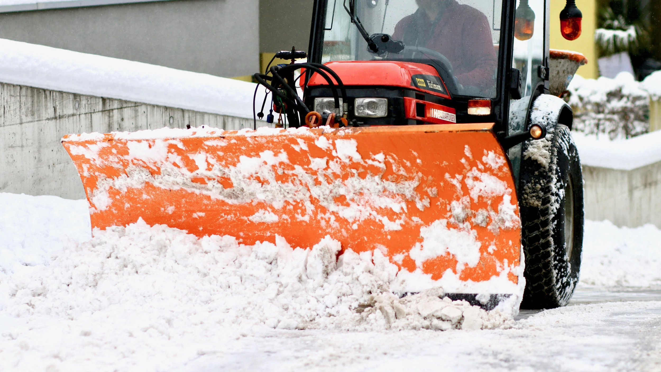 snow-plowing-1963016.jpg