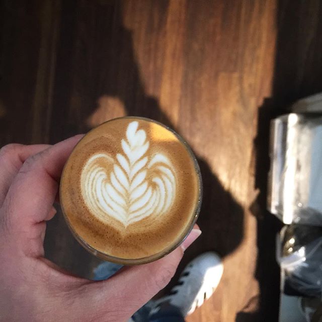 Start day with #kafeine #coffee #balmainsydney #kafeinebalmain #latteart #coffeeporn #sydneycafe #offwhite #sneakerhead #havealovelyday