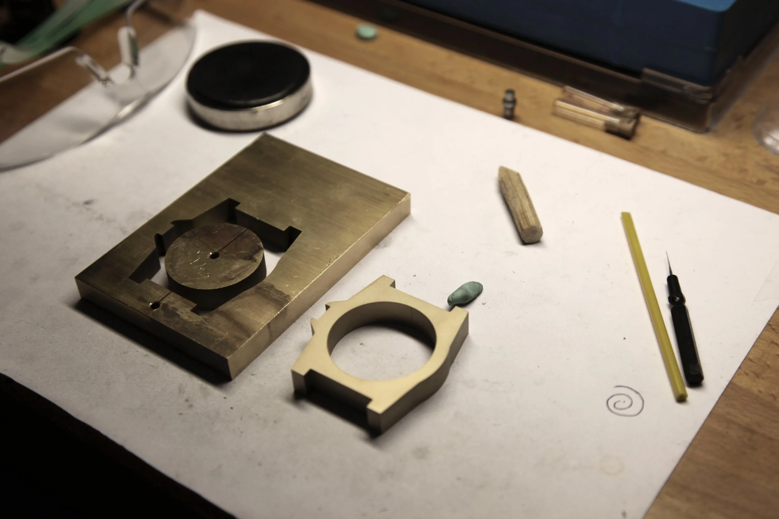 BW_atelier Roman Winiger_table de travail_2010.jpg