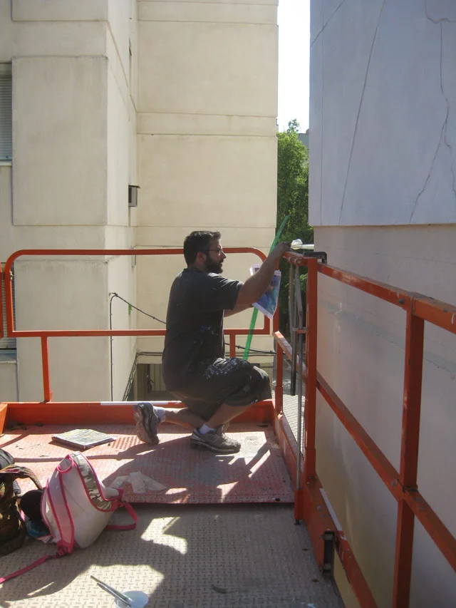 The first few days in Spain were very busy with close to 40 projects starting on the same day. Our fist full day was spent in the warehouse of Todo Pintura making sure everyone had their supplies. I assisted some of the artists with lessons on operating their lifts. I think everyone was expecting to work on scaffolding. 