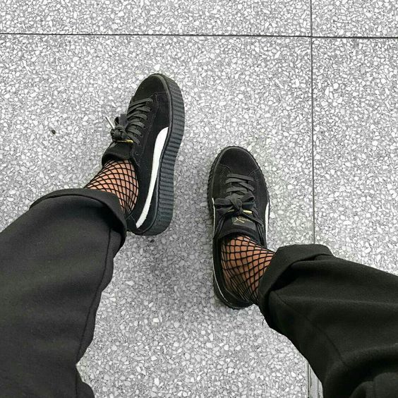 MAPPCRAFT.COM | HOW TO NAIL ATHLEISURE IN 2017: FISHNET SOCKS | IMAGE VIA @PrettyGirlsLied