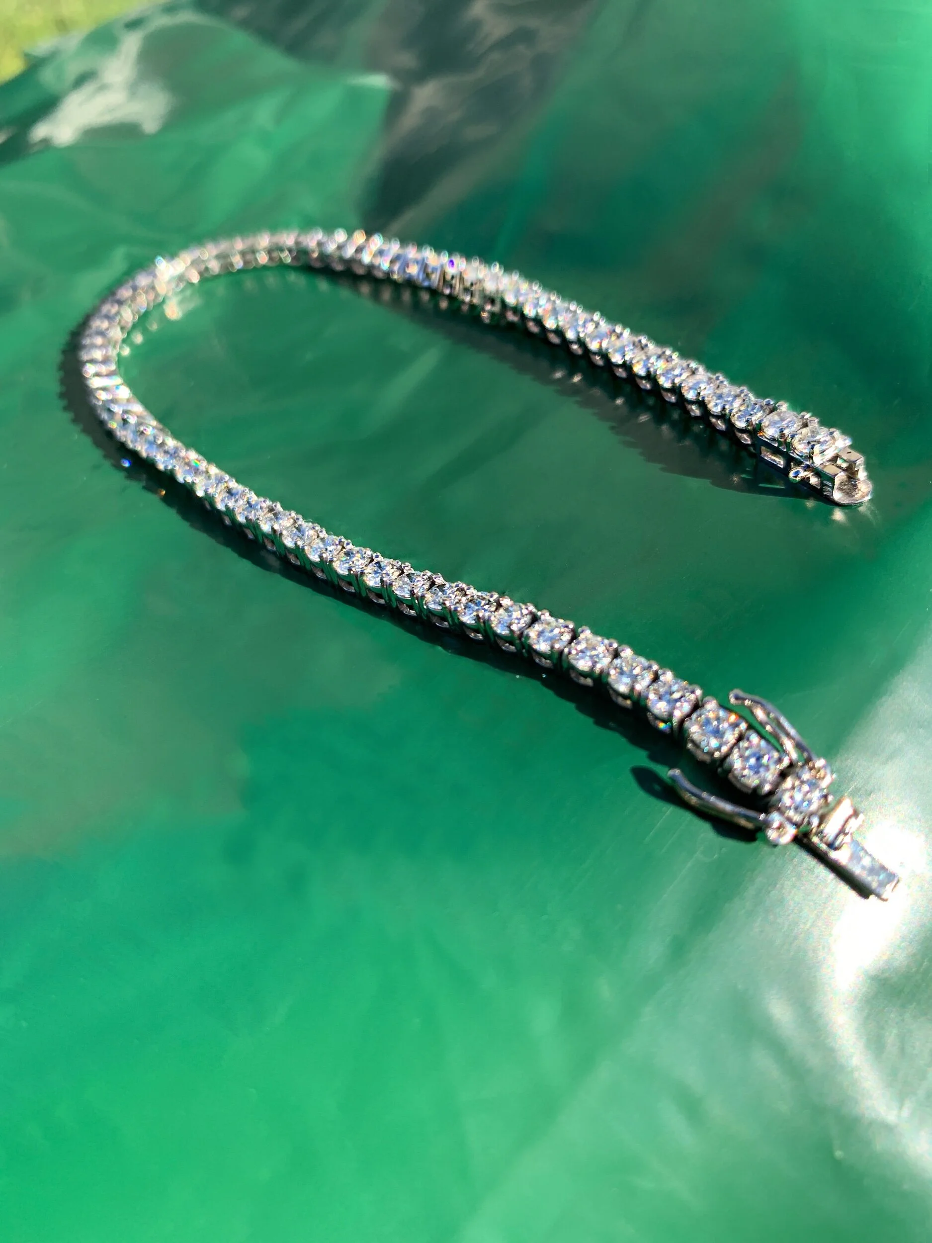 D3DEAA00-DBA8-4B84-BDE0-7B0A4AADA341