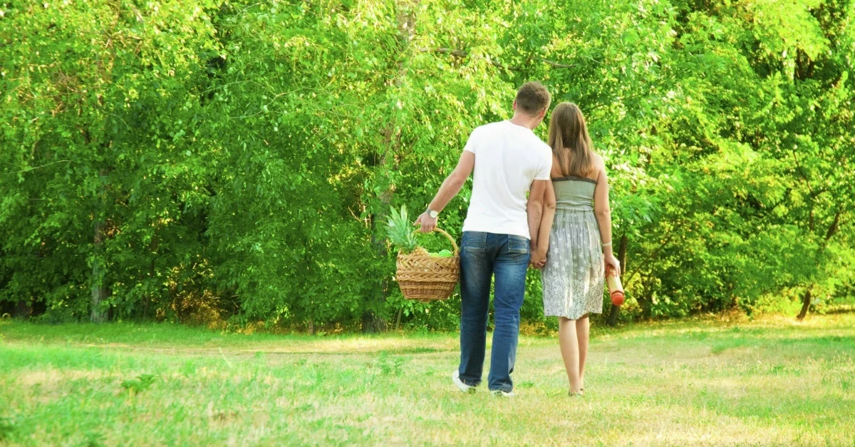 12274-couple-walk-hold-hands-picnic-green.1200w.tn.jpg