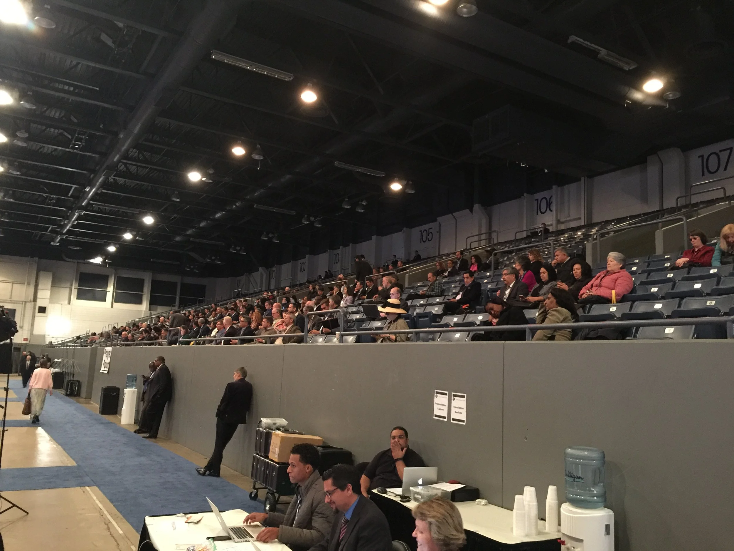 Large group of onlookers in the balcony.
