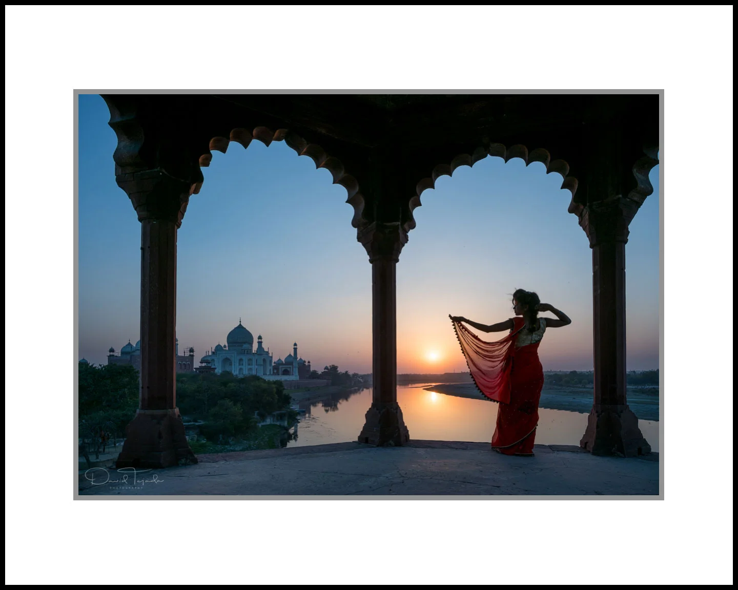 Taj-Mahal-with-Model.jpg