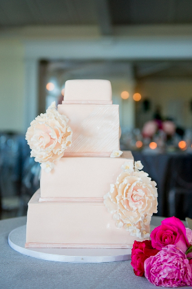 Photo by: Artvesta Studio / Cake by: City Sweets & Confections