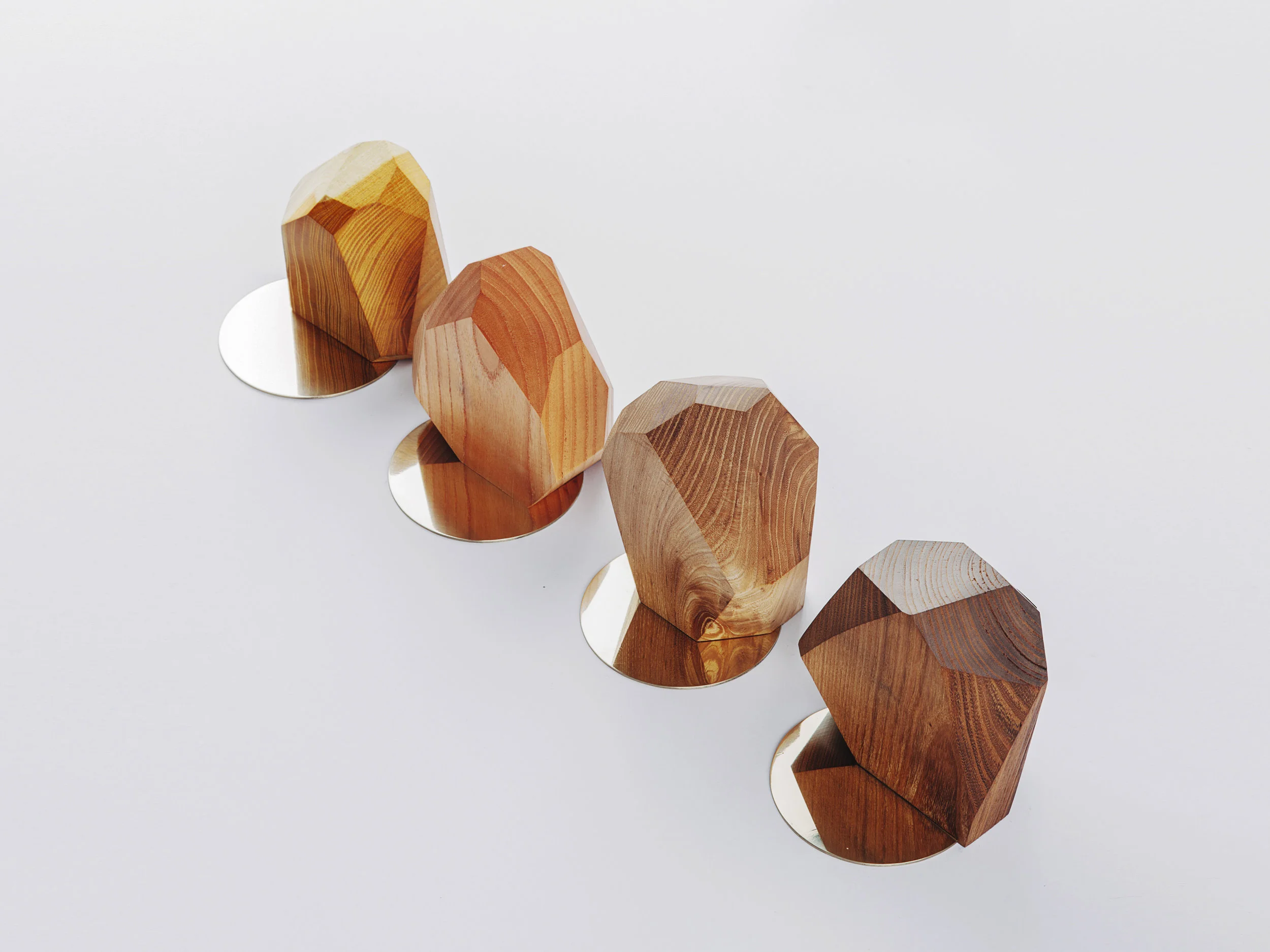 about - 북앤드 - material : 소태나무, 참죽나무, 느릅나무, 다릅나무 중 1종 size : 90*80 h150 (mm) finished : bees-wax - buy