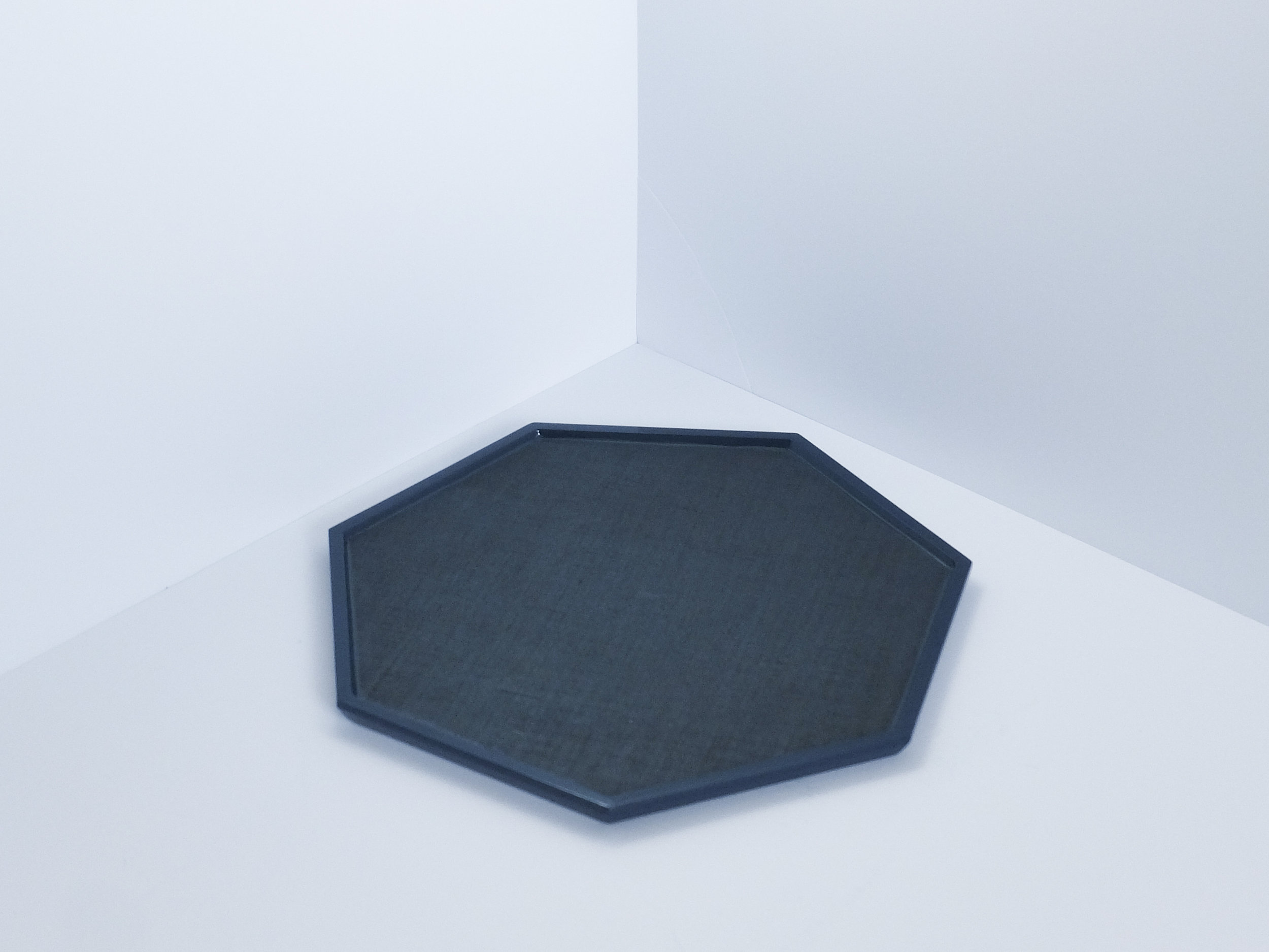 about - material : lauan wood size : square - L 400*290*12, S 213*290*12(mm) half-moon - L 400*295*12, S 305*225*12(mm) heptagone - L 418*405*12, S 276*270*12(mm) color : square - L green S green & peach half-moon - L navy S navy heptagone - L deep-grey S deep-grey finished : color lacquered, hemp on top (옻칠 및 삼배) (수작업의 특성상 조금의 색상차이는 있을 수 있습니다.)