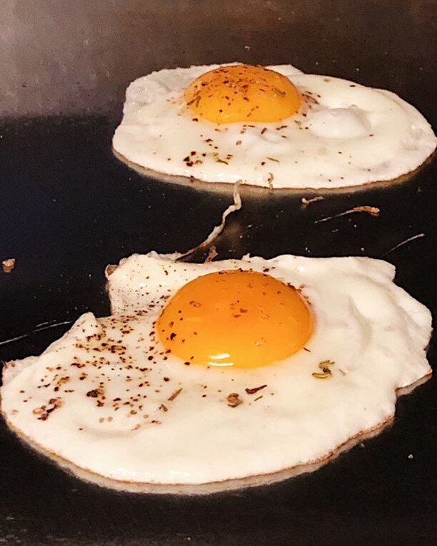 🎶 But tomorrow may rain, so
I&rsquo;ll follow the sun(ny eggs)...
🍳🌞☕️
Bright &amp; early at 8am every weekday.
From 9am on weekends &amp; holidays including #CanadaDay 🇨🇦 this Wednesday!