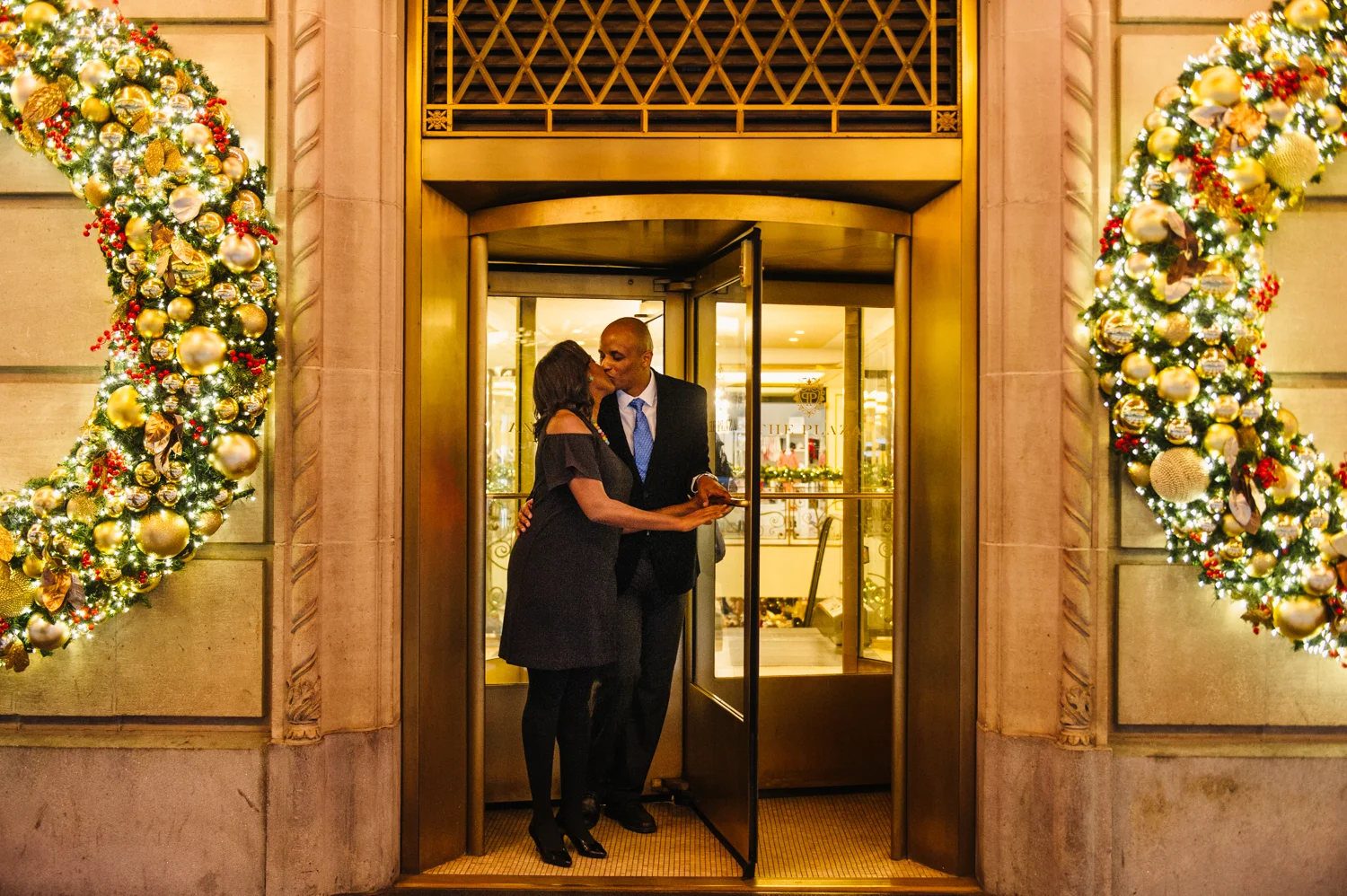 CentralPark.Manhattan.NYC.PlazaHotel.EngagementPhotos.6.jpg