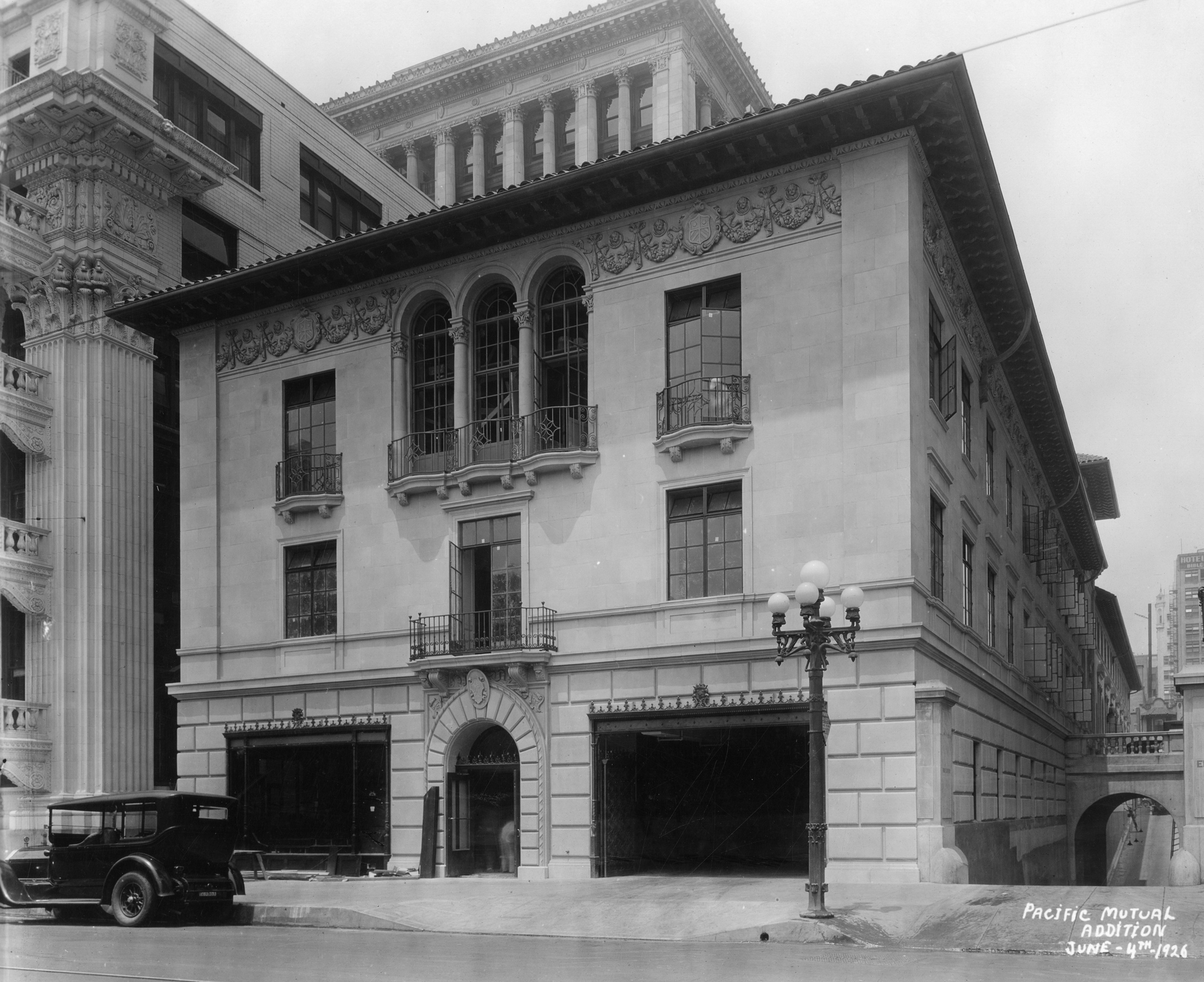 THE CARRIAGE HOUSE Built in 1928 4 stories 60,000 total square feet