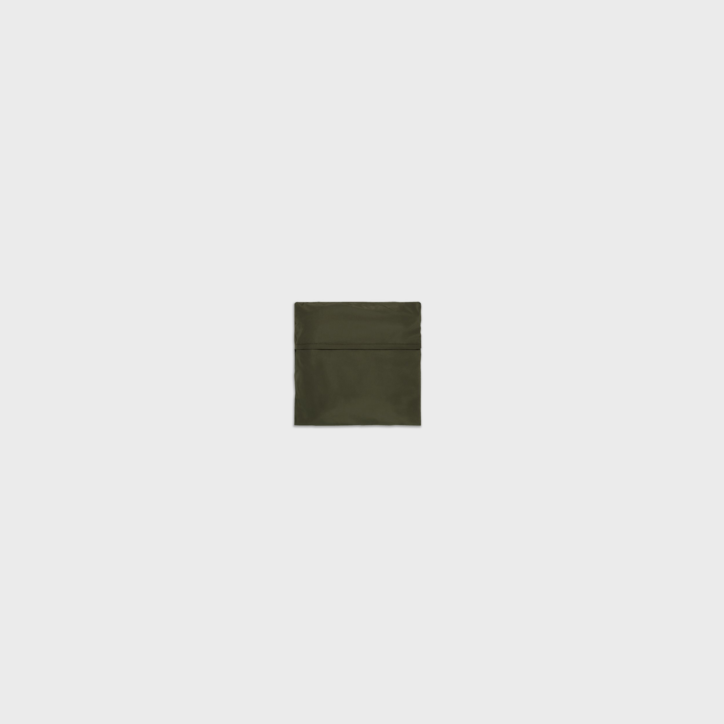 formuniform_drawstring_bag_L_packed_khaki.jpg