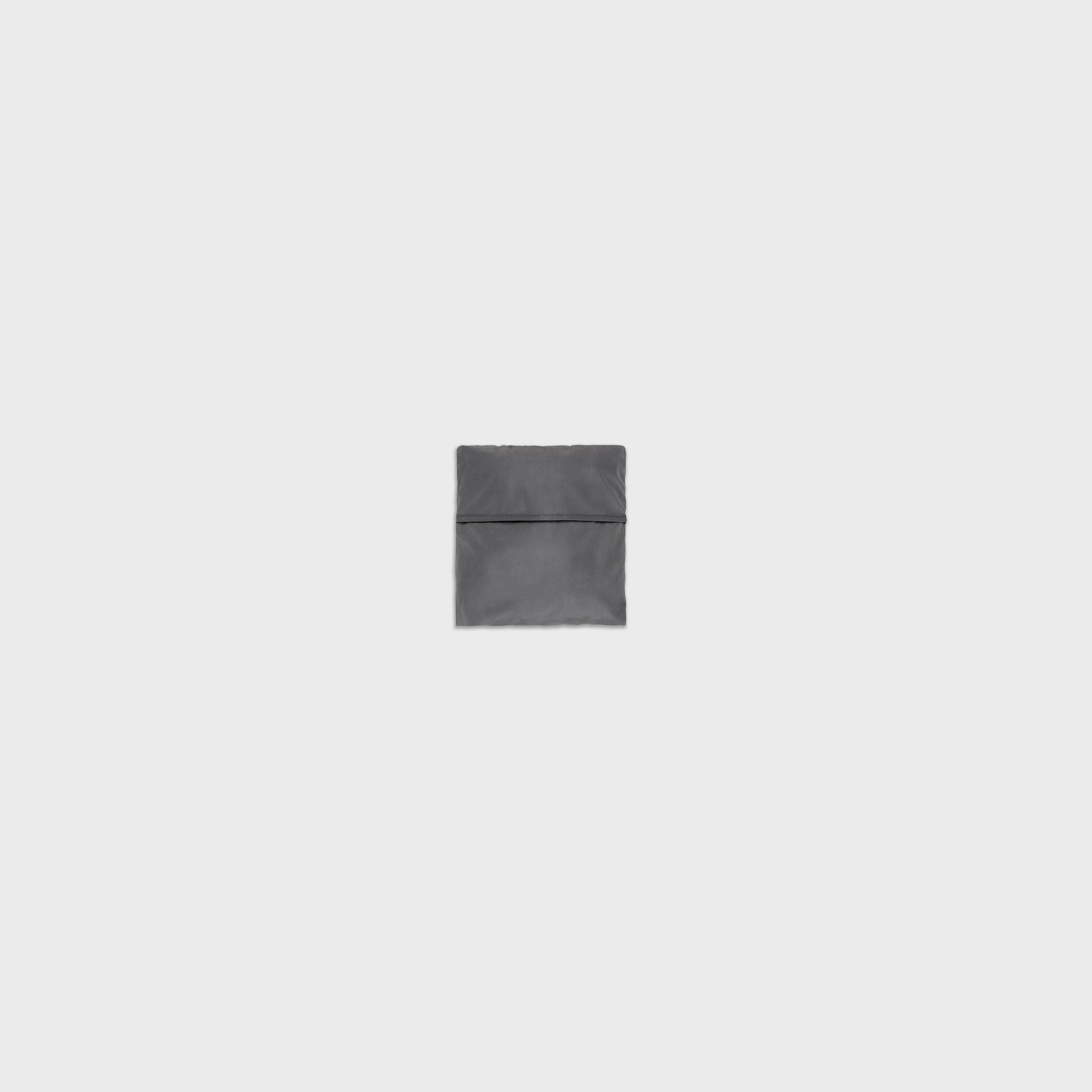 formuniform_drawstring_backpack_packed_M_grey.jpg