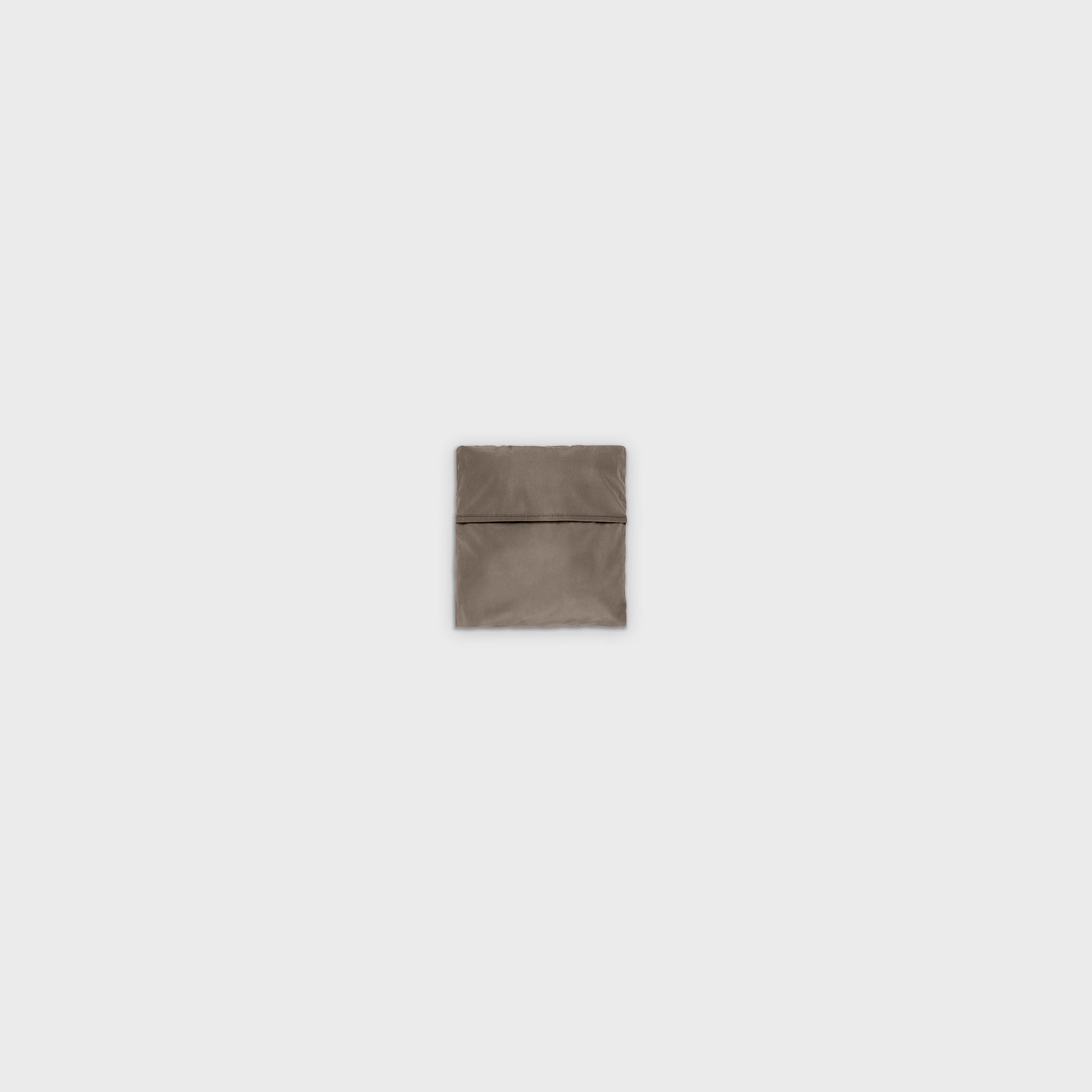 formuniform_drawstring_backpack_M_packed_taupe www.jpg