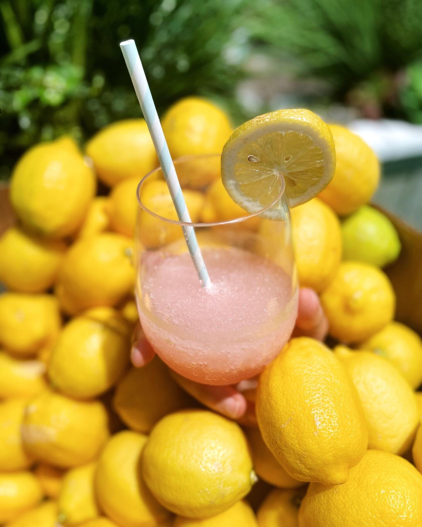 Easy peasy lemon squeezy! 🍋 pink lemonade &amp; @organikavodka makes for a dreamy summer slushy!
