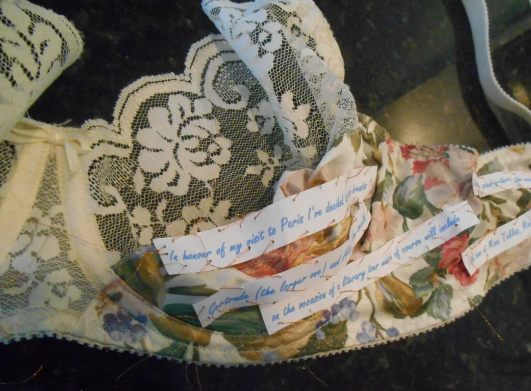 TAC_paperarts_books_visittoparisbook_002.jpg