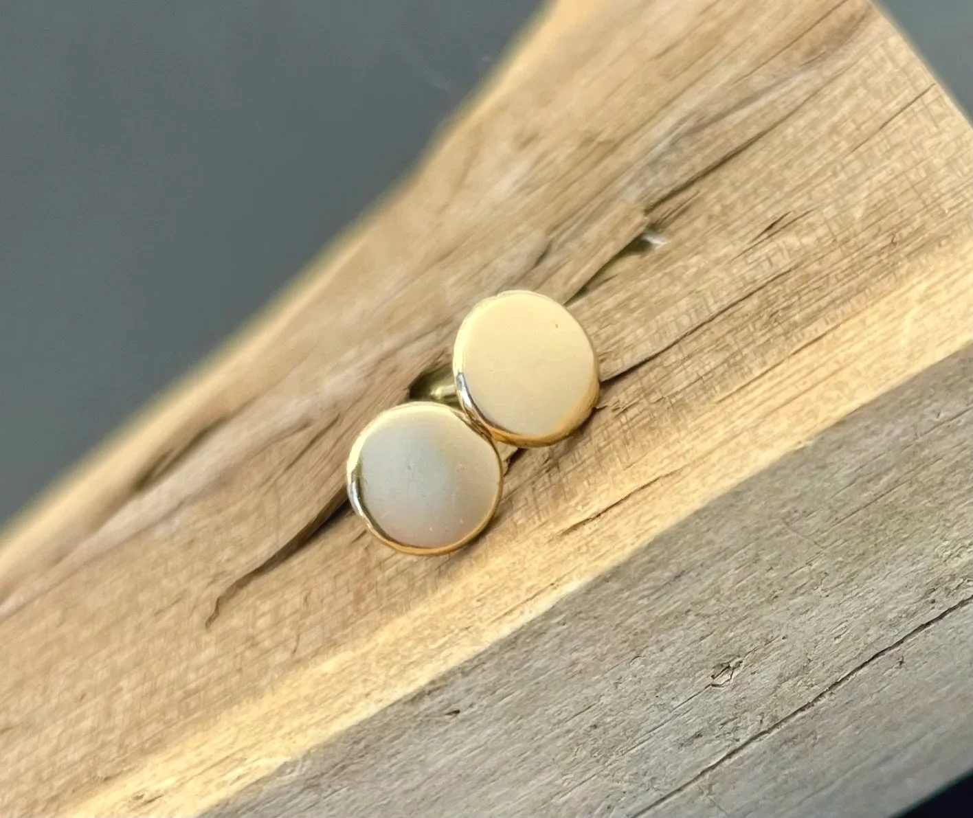 18k solid gold stud earrings