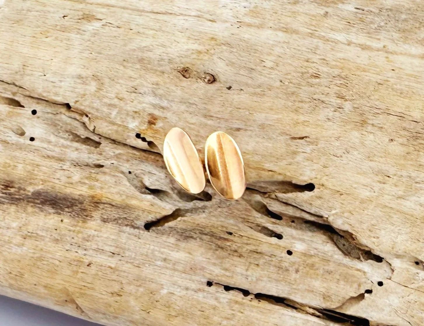 14k solid gold leaf stud earrings