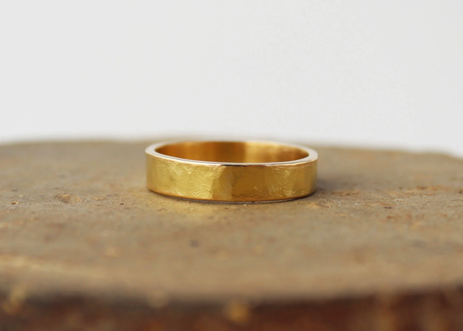 Hammered 18k Gold Ring 5mm