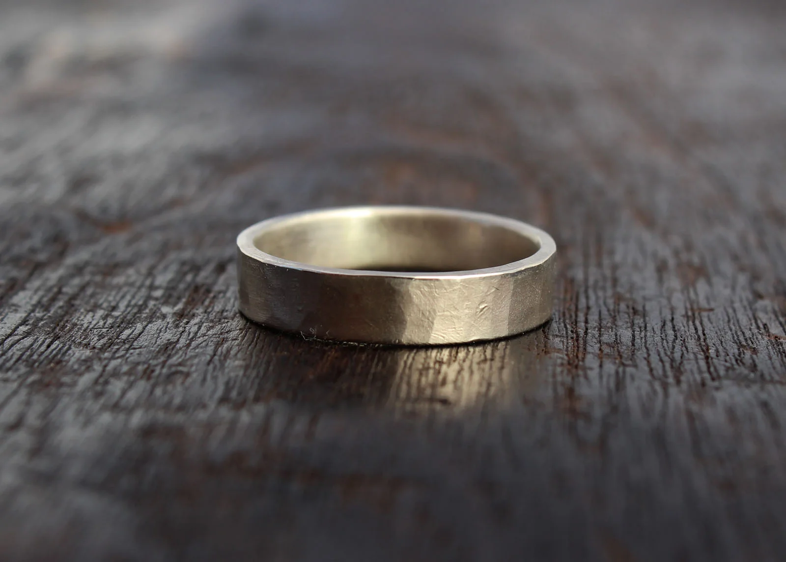 14k White Gold Wedding Band