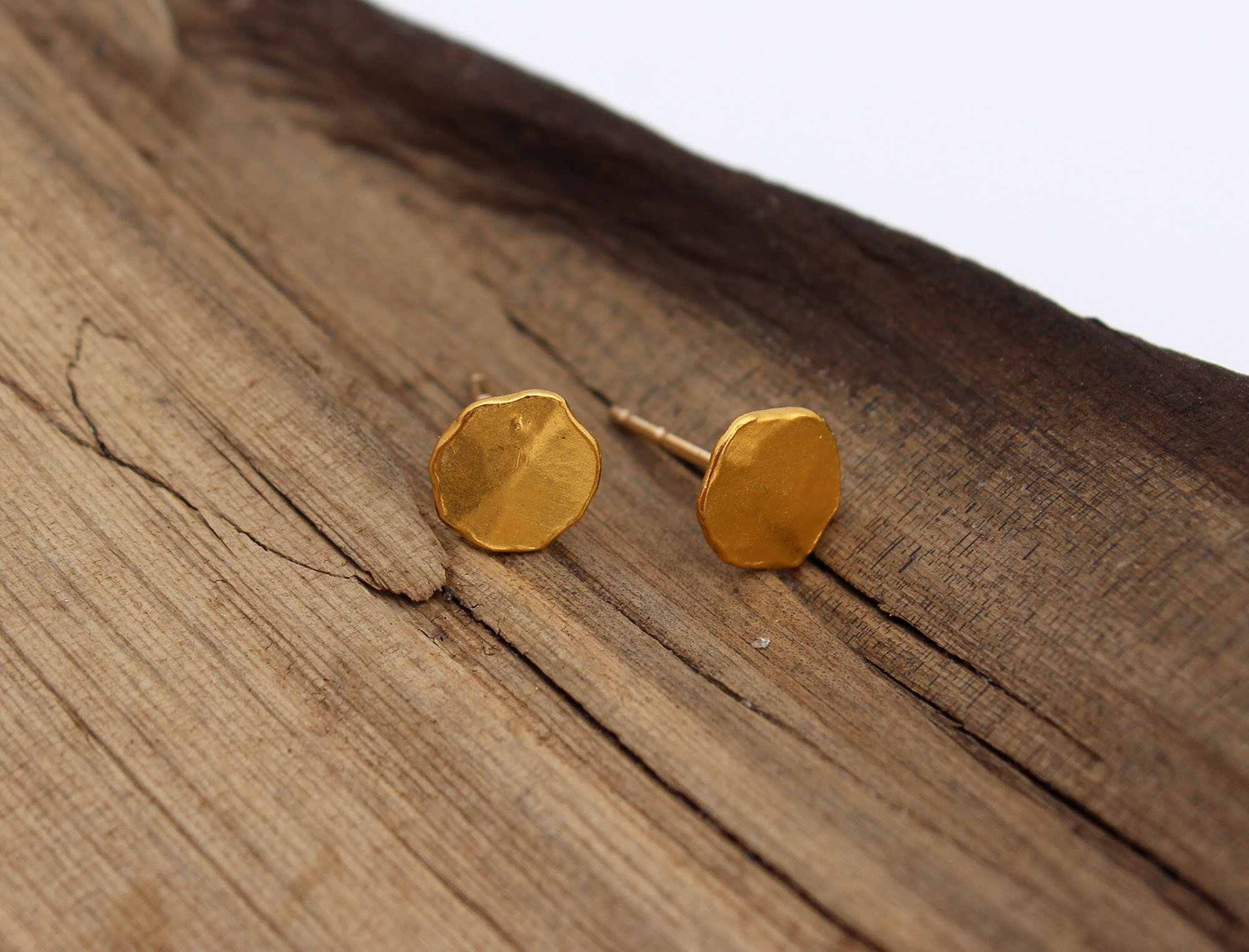 24k gold stud6.jpg