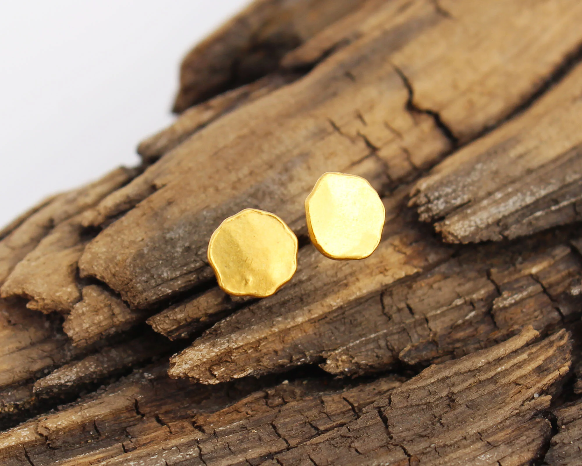 24k gold stud earrings