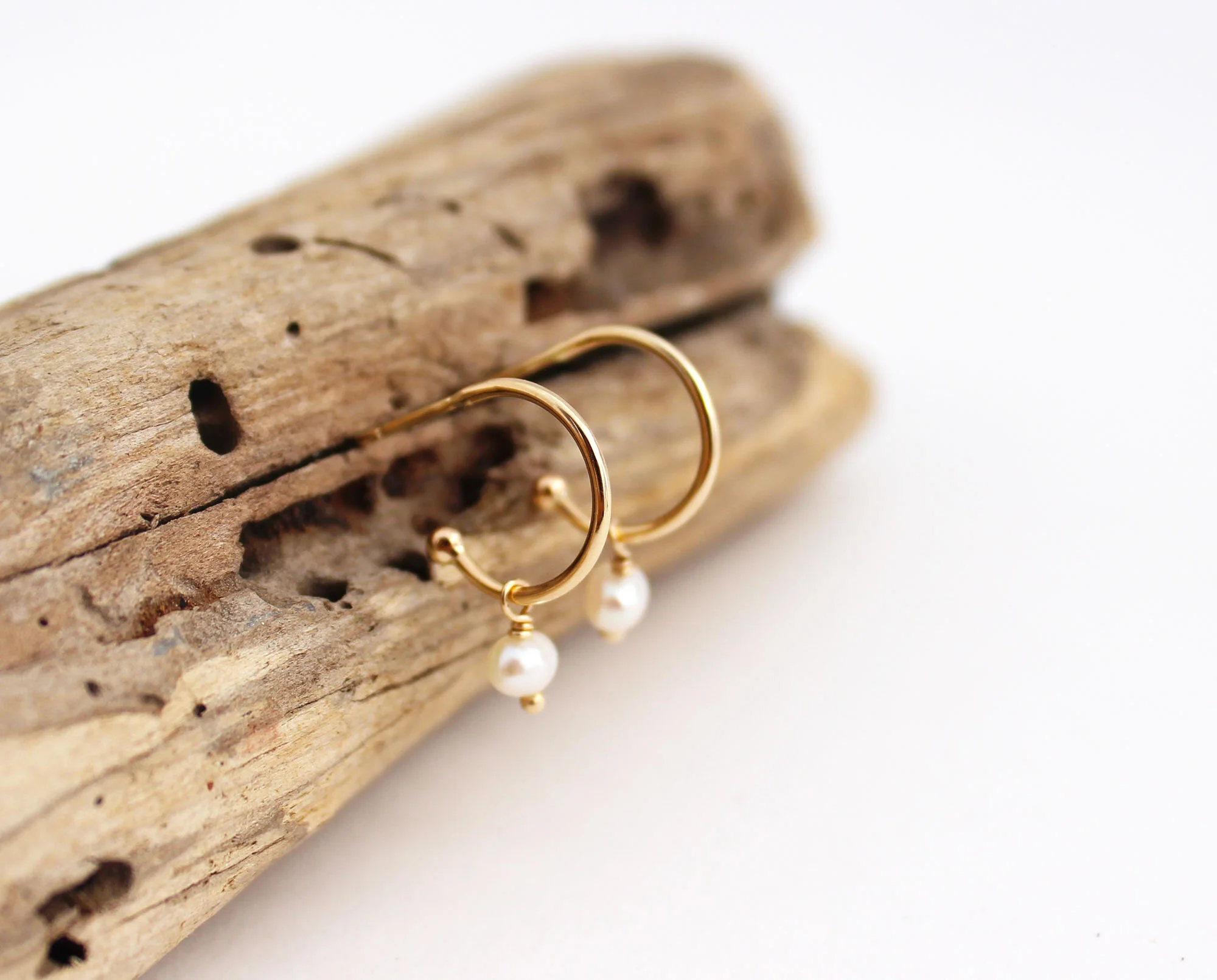 Gold Pearl Earring2.jpg