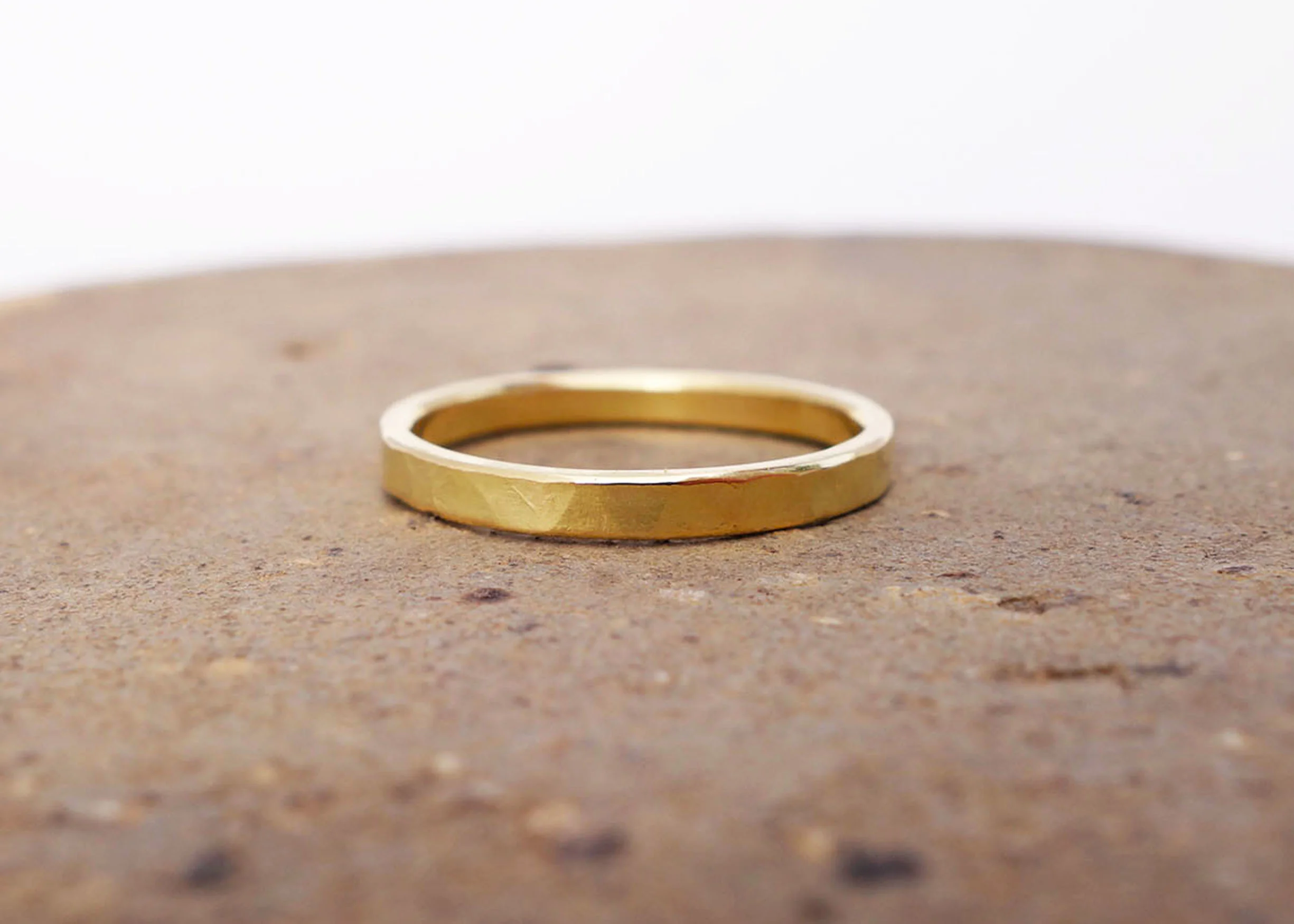 Hammered 18k Gold Wedding Band Ring 2mm