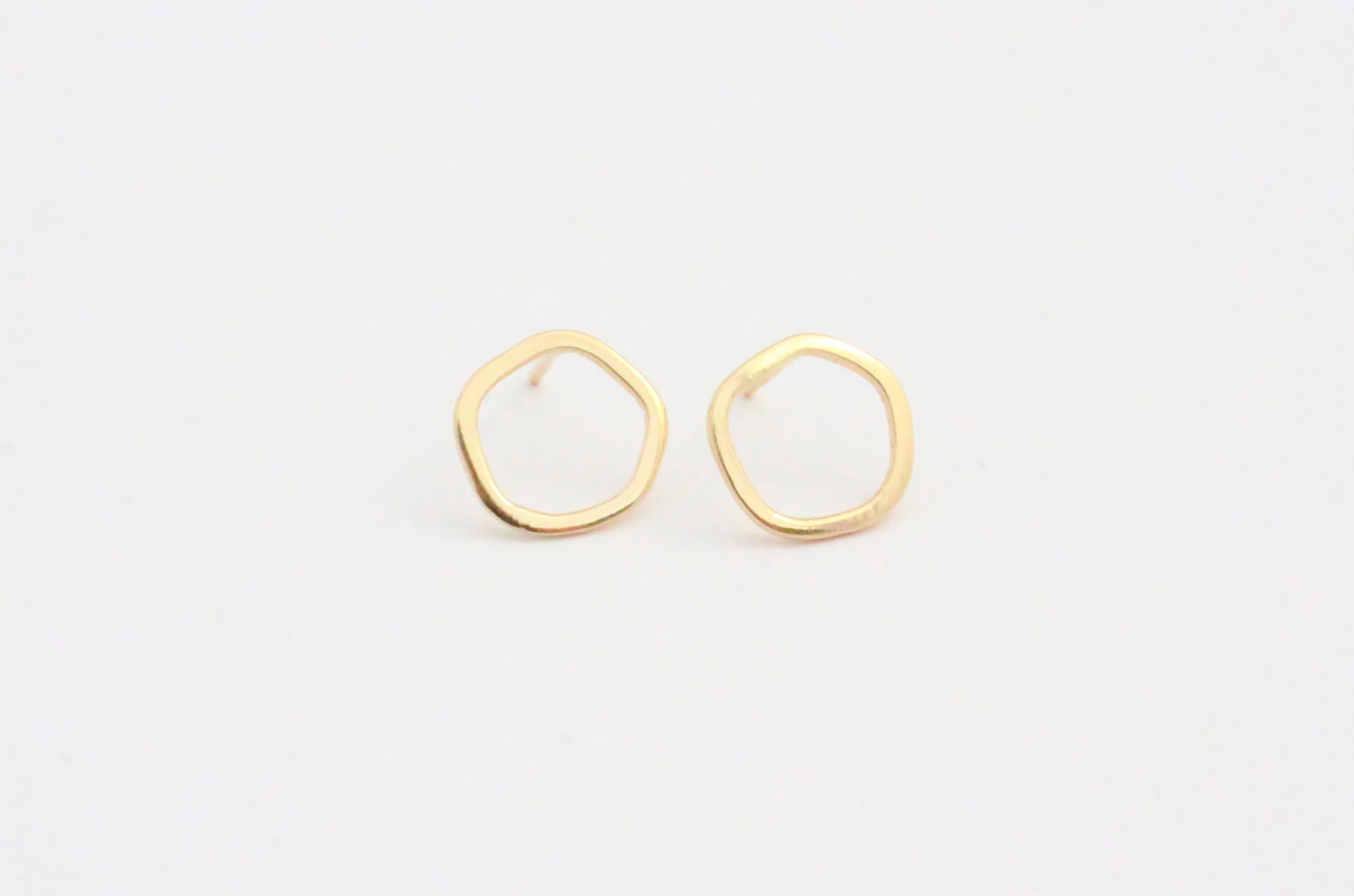 circle stud earring 3.jpg
