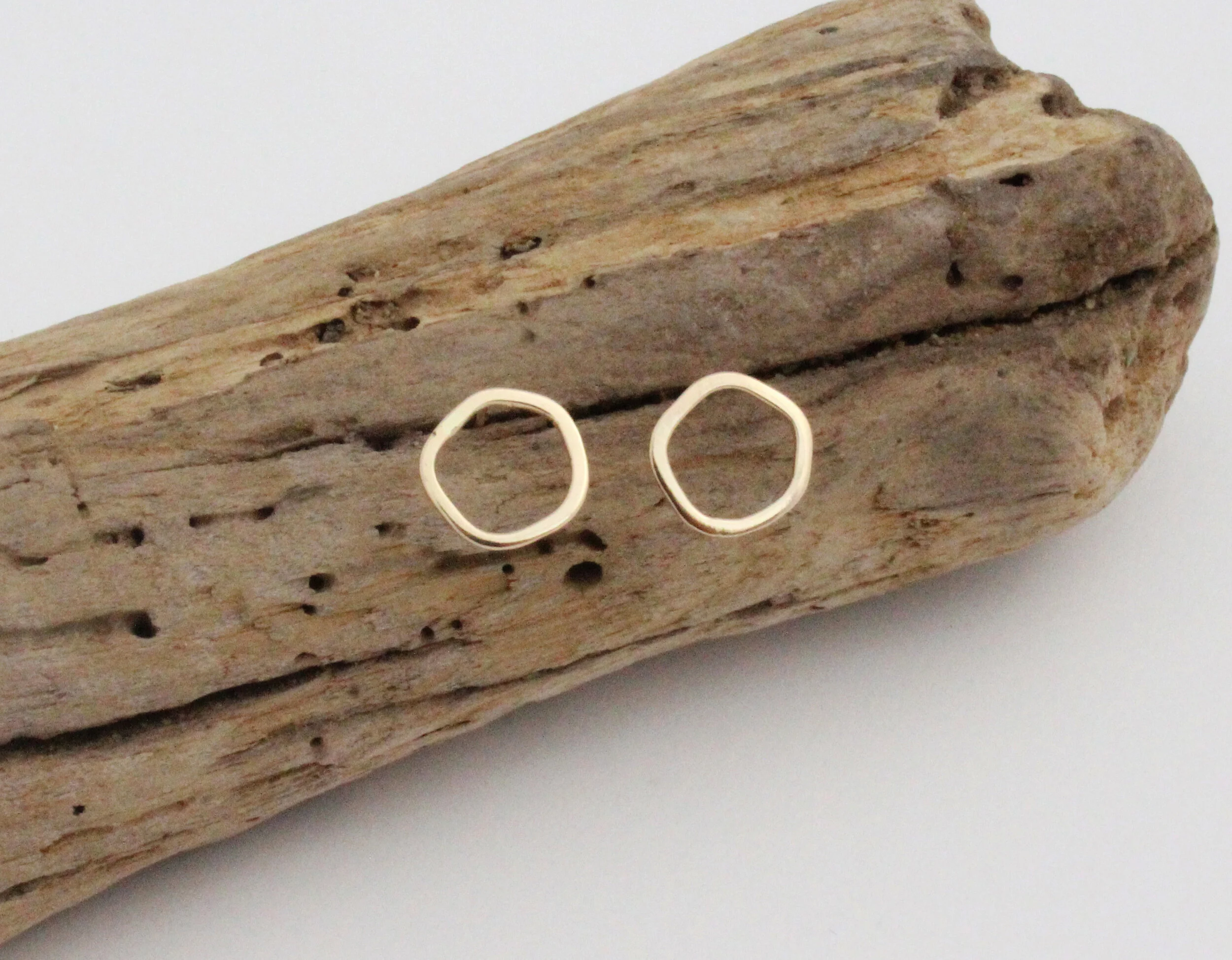 circle stud earring 4.jpg