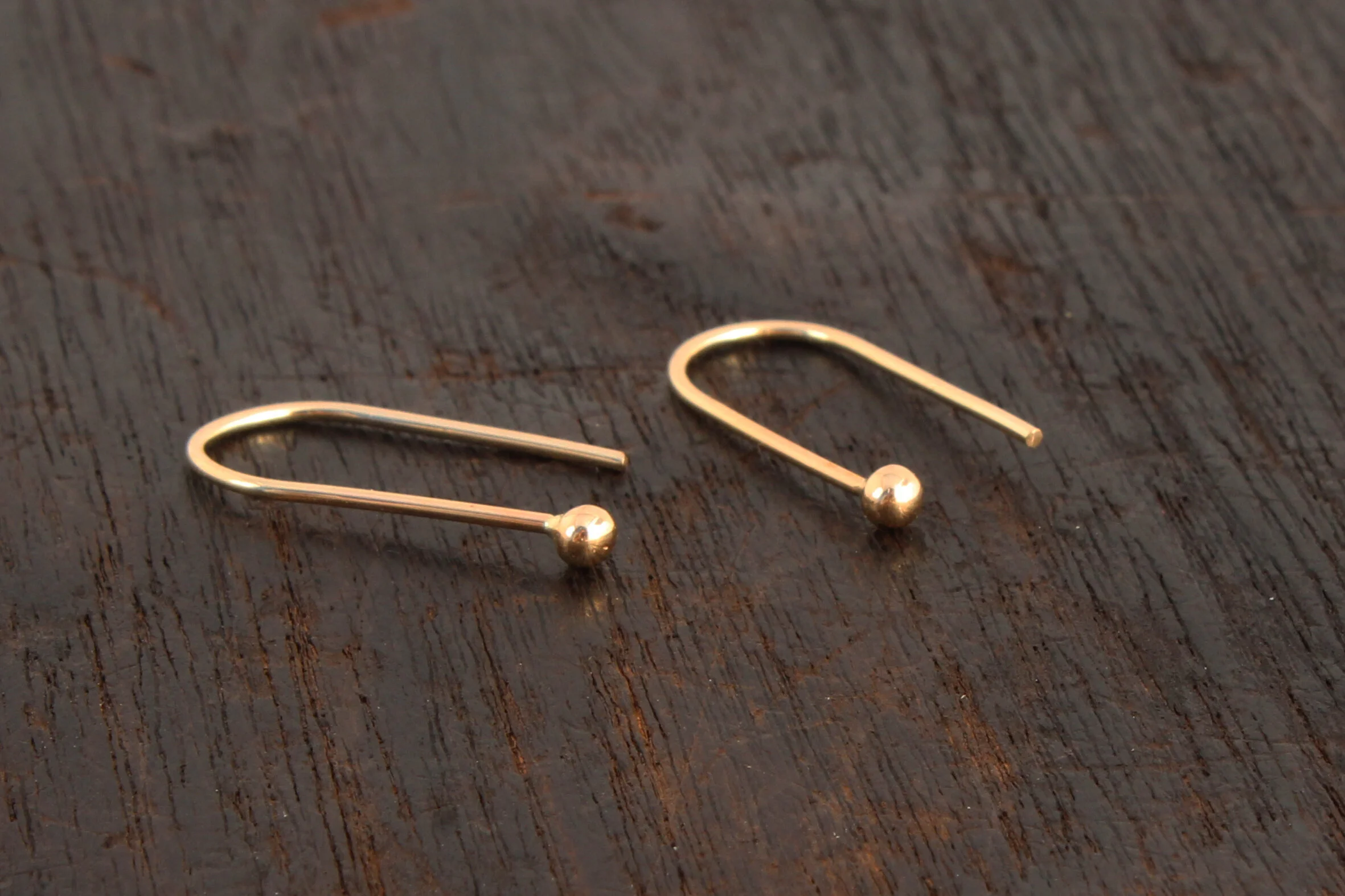gold horseshoe earrings (Copy)