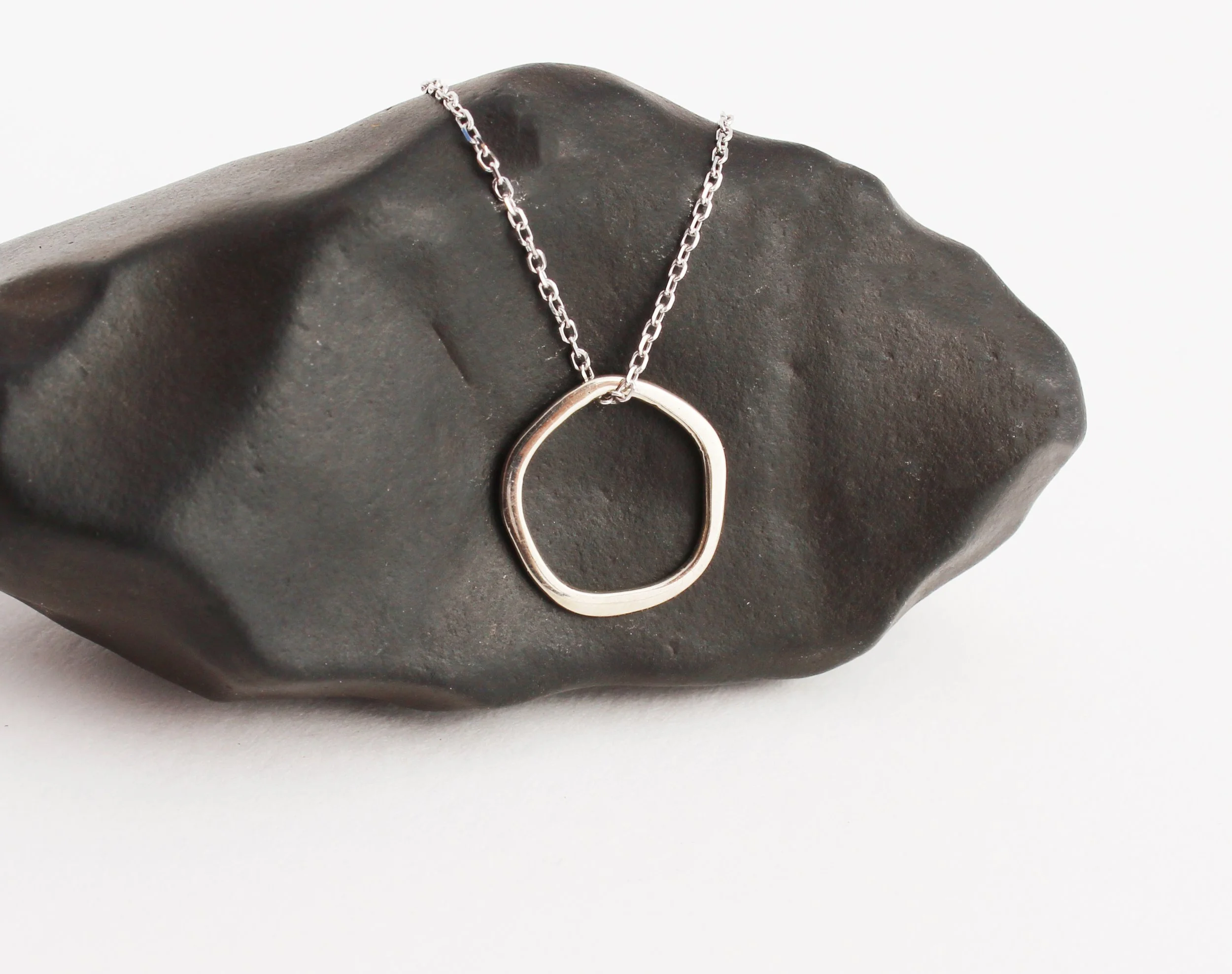 14k White Gold Circle Necklace.