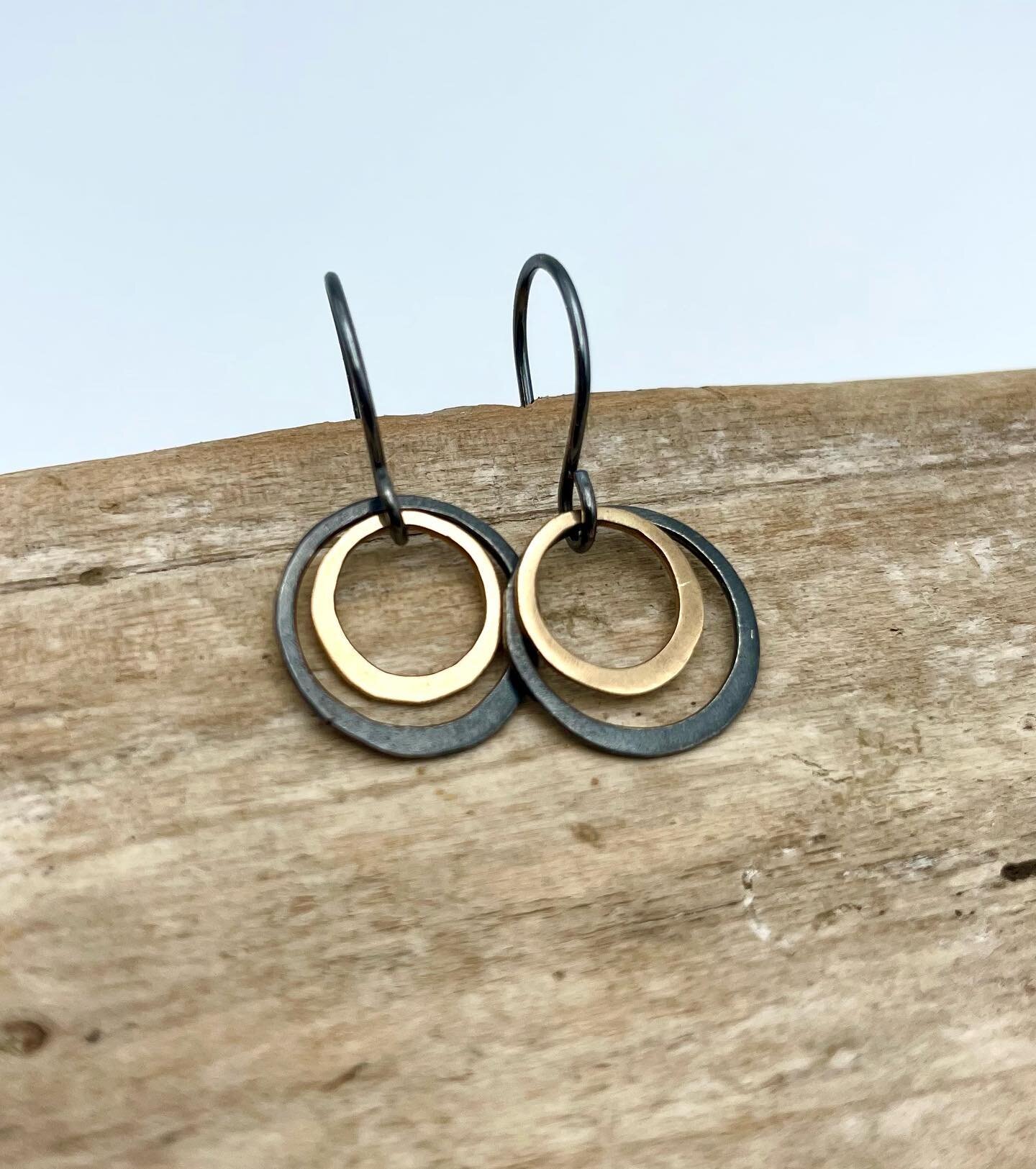 These petit mixed metal hoop earrings are now available for purchase. The inner hoop is 14k solid gold and the outer is oxidized sterling silver.  They are small and dangly and perfect for everyday wear!
#mixedmetalhoopearrings #mixedmetalearrings #s